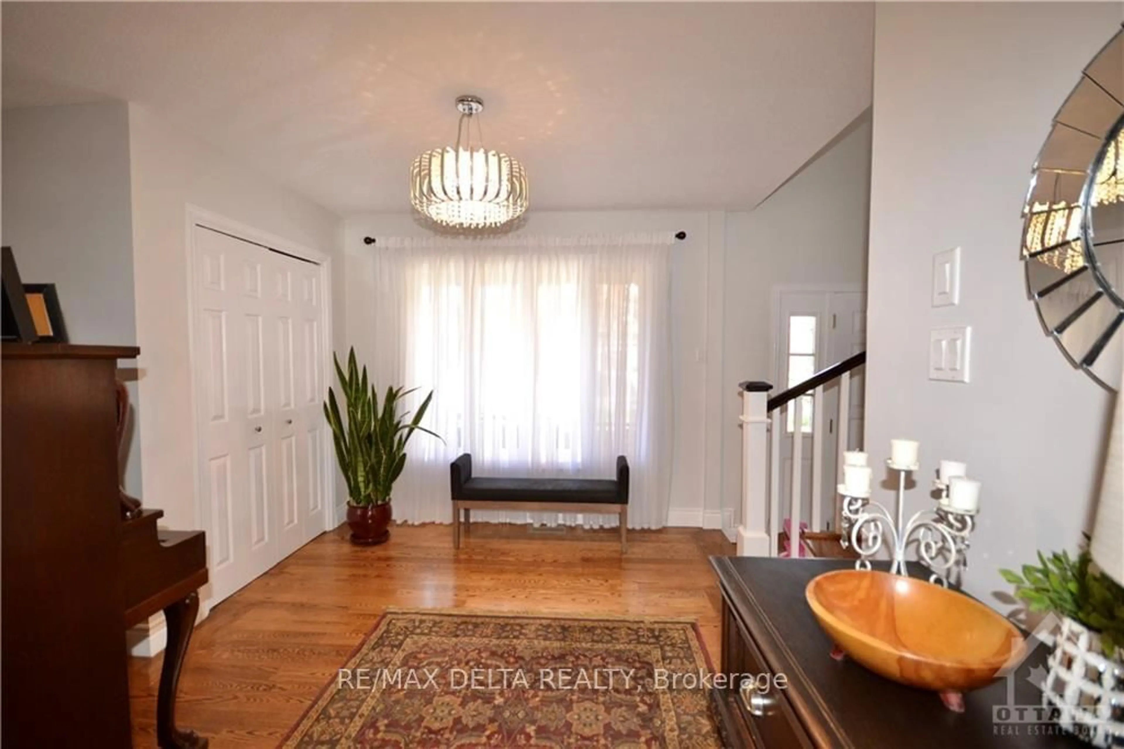 Indoor entryway, wood floors for 130 SAPHIR Ave, Orleans - Cumberland and Area Ontario K4B 1J9