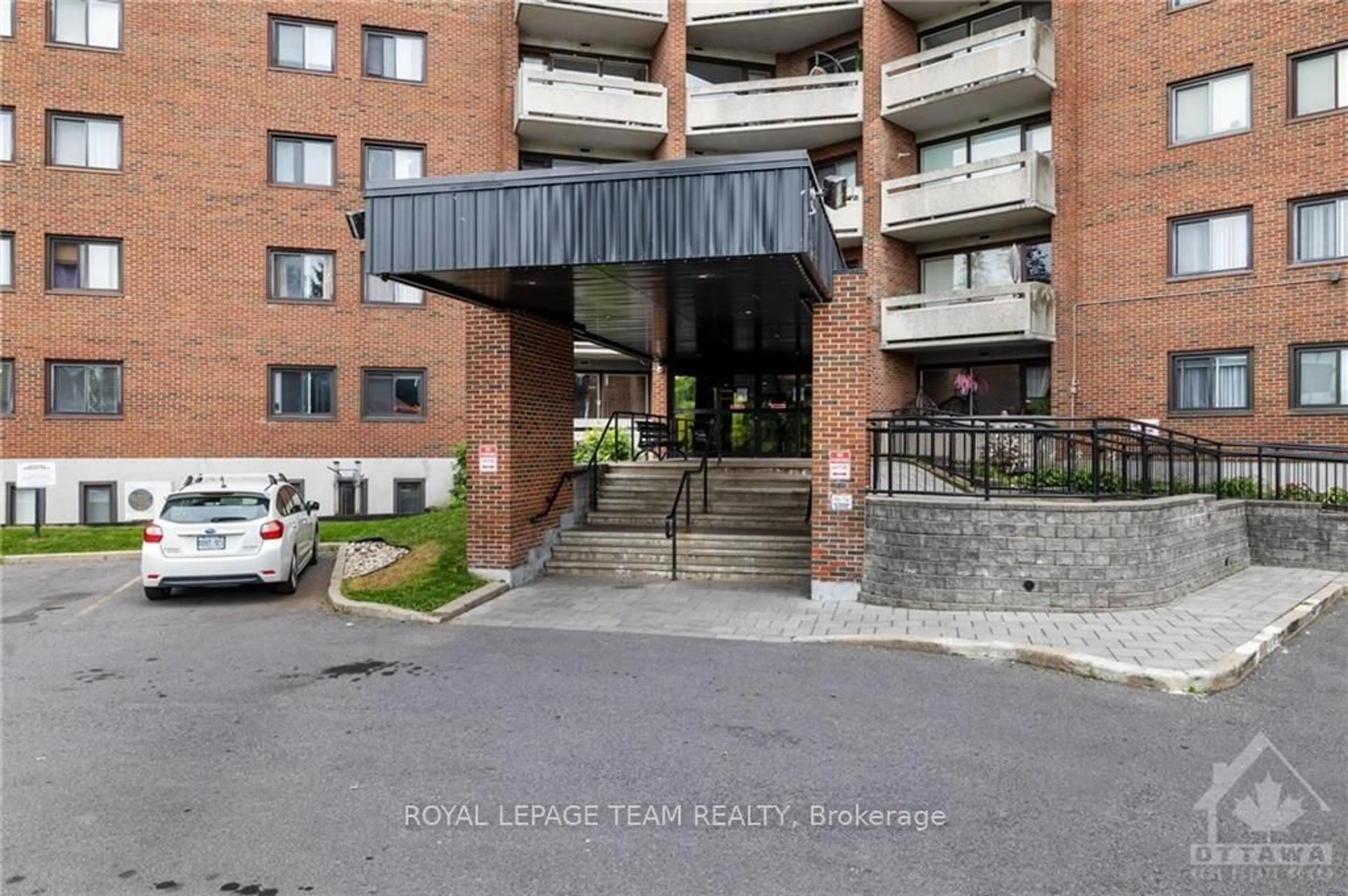 A pic from exterior of the house or condo, the front or back of building for 3100 CARLING Ave #811, Crystal Bay - Rocky Point - Bayshore Ontario K2B 6J6