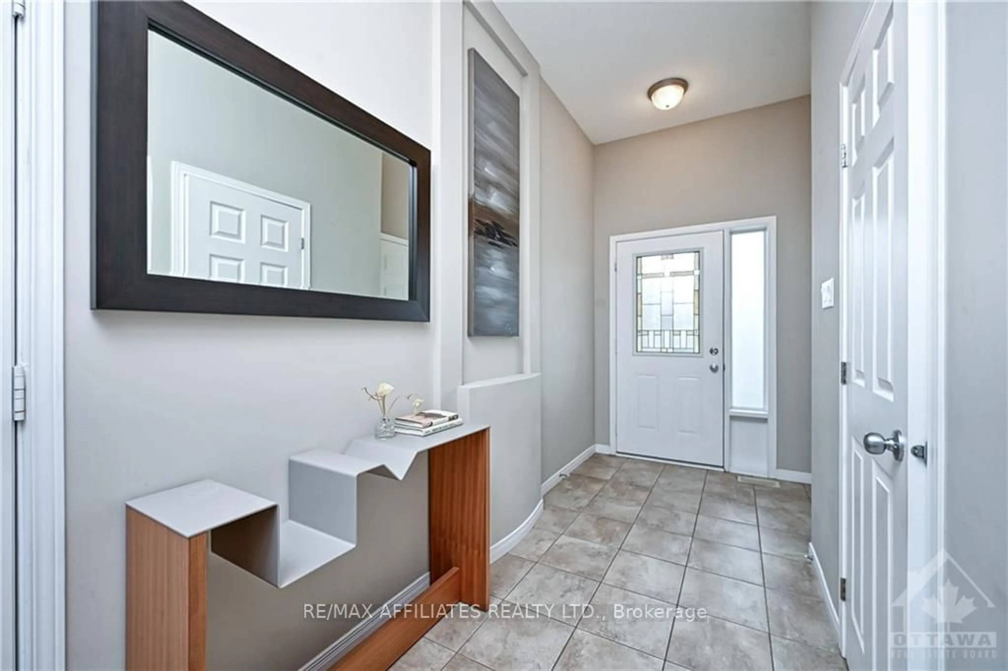 Contemporary bathroom, ceramic floors for 2259 DESCARTES St, Orleans - Cumberland and Area Ontario K4A 4E4