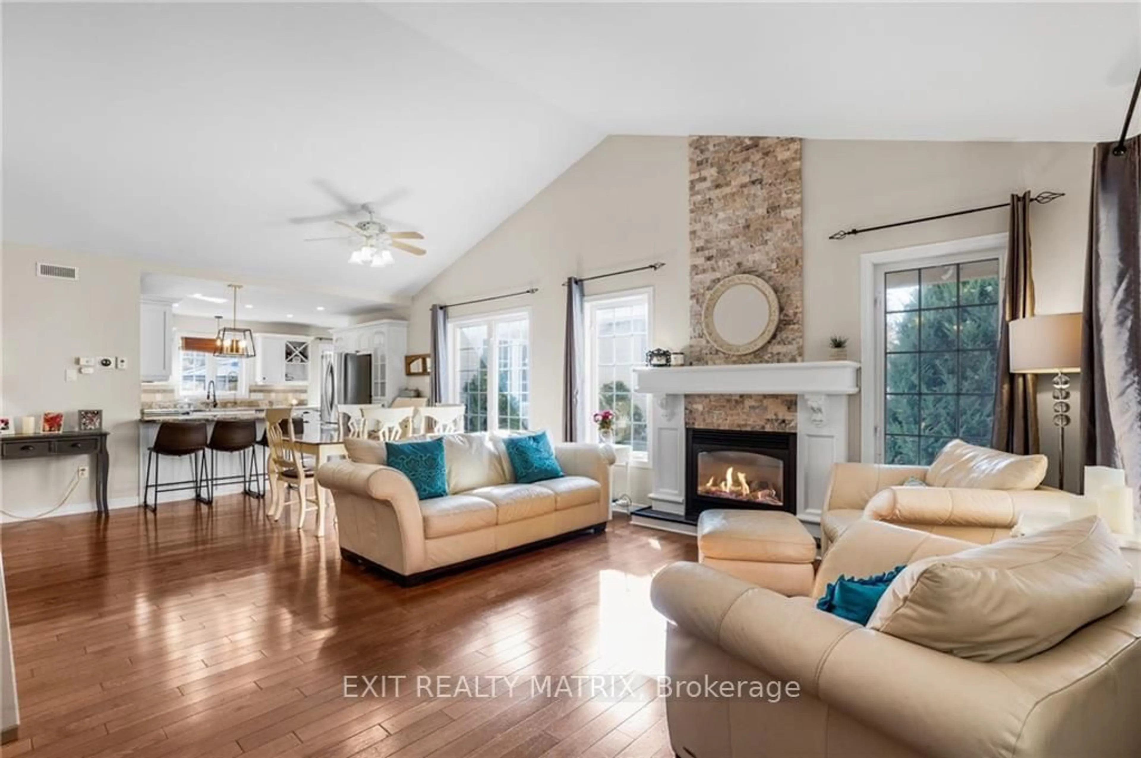 Living room, wood floors for 736 FOX RUN Rd, Champlain Ontario K6A 0G7