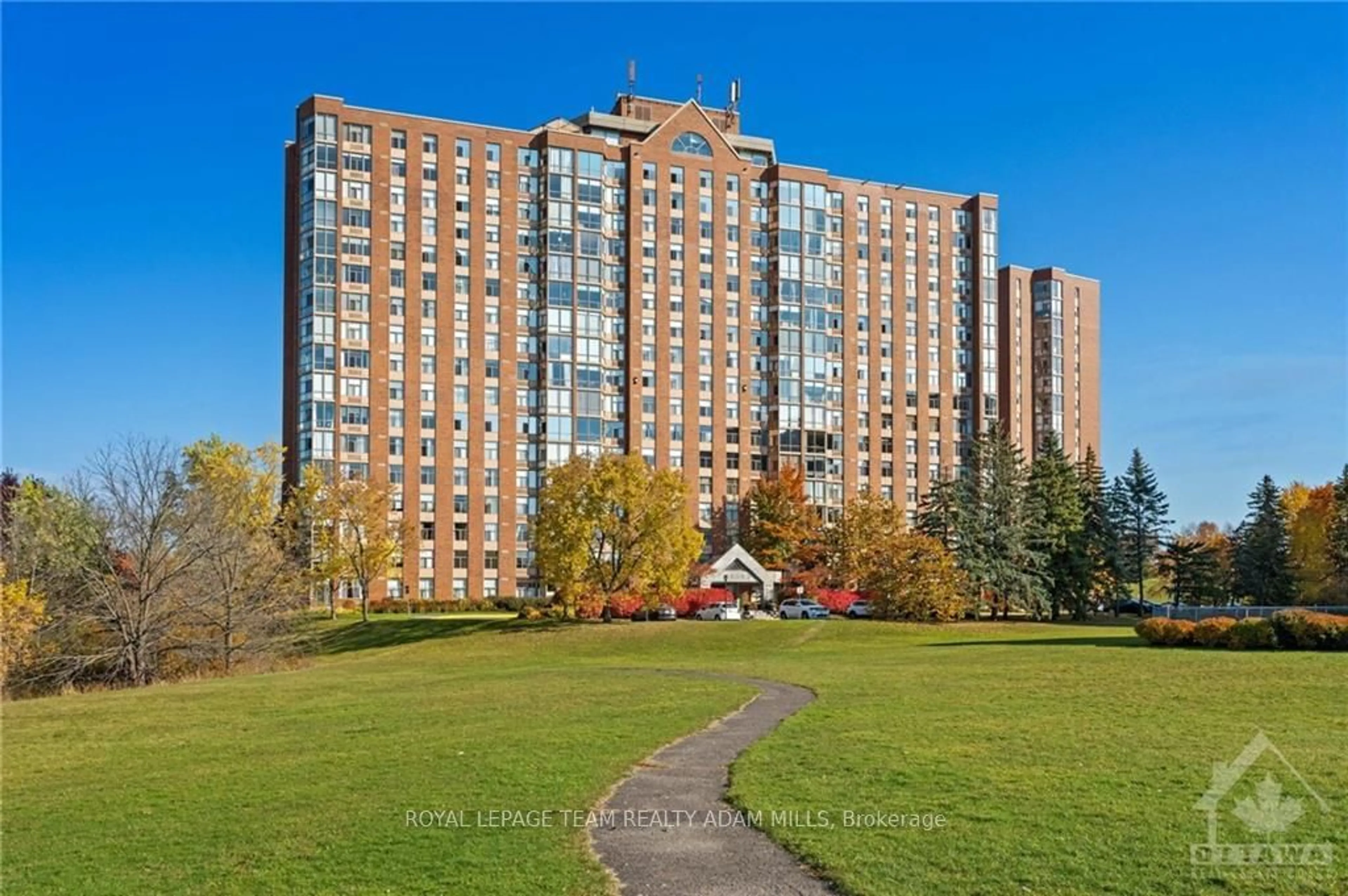 A pic from exterior of the house or condo, the front or back of building for 2759 CAROUSEL Cres #912, Blossom Park - Airport and Area Ontario K1T 2N5