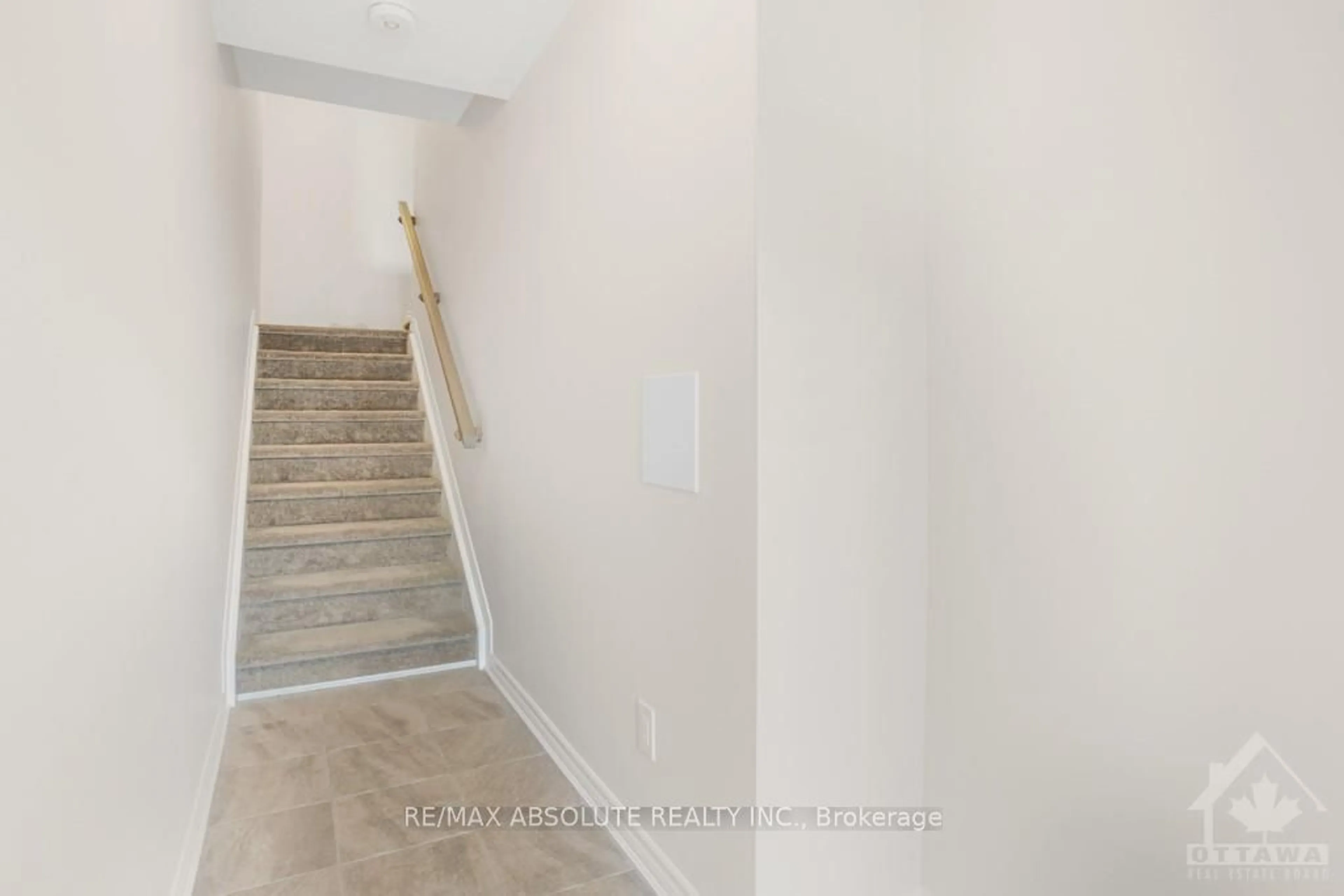 Stairs for 621 MAKWA, Manor Park - Cardinal Glen and Area Ontario K1K 5A4