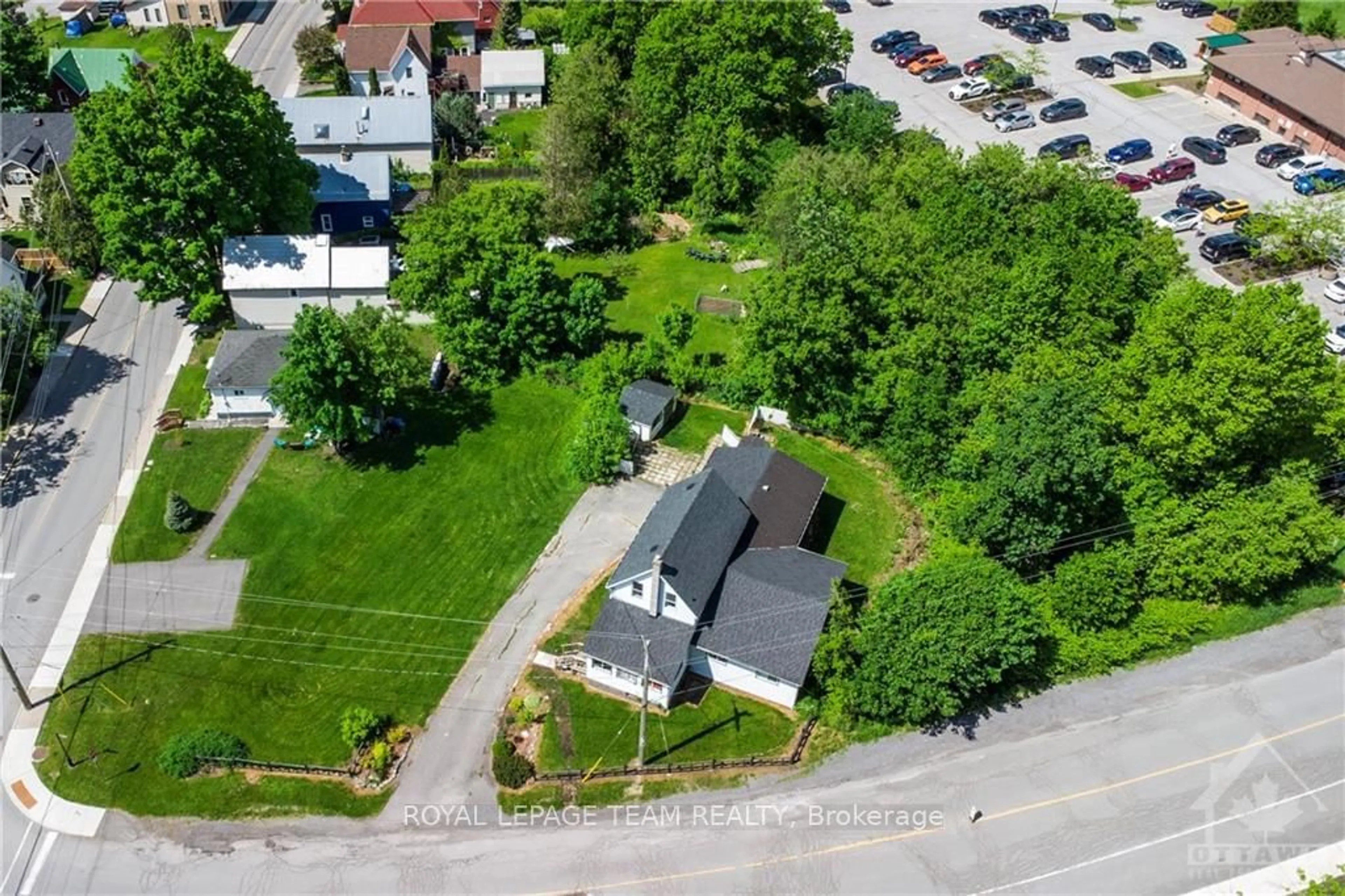 Frontside or backside of a home, the street view for 105 LANGSTAFF Dr, Carp - Huntley Ward Ontario K0A 1L0