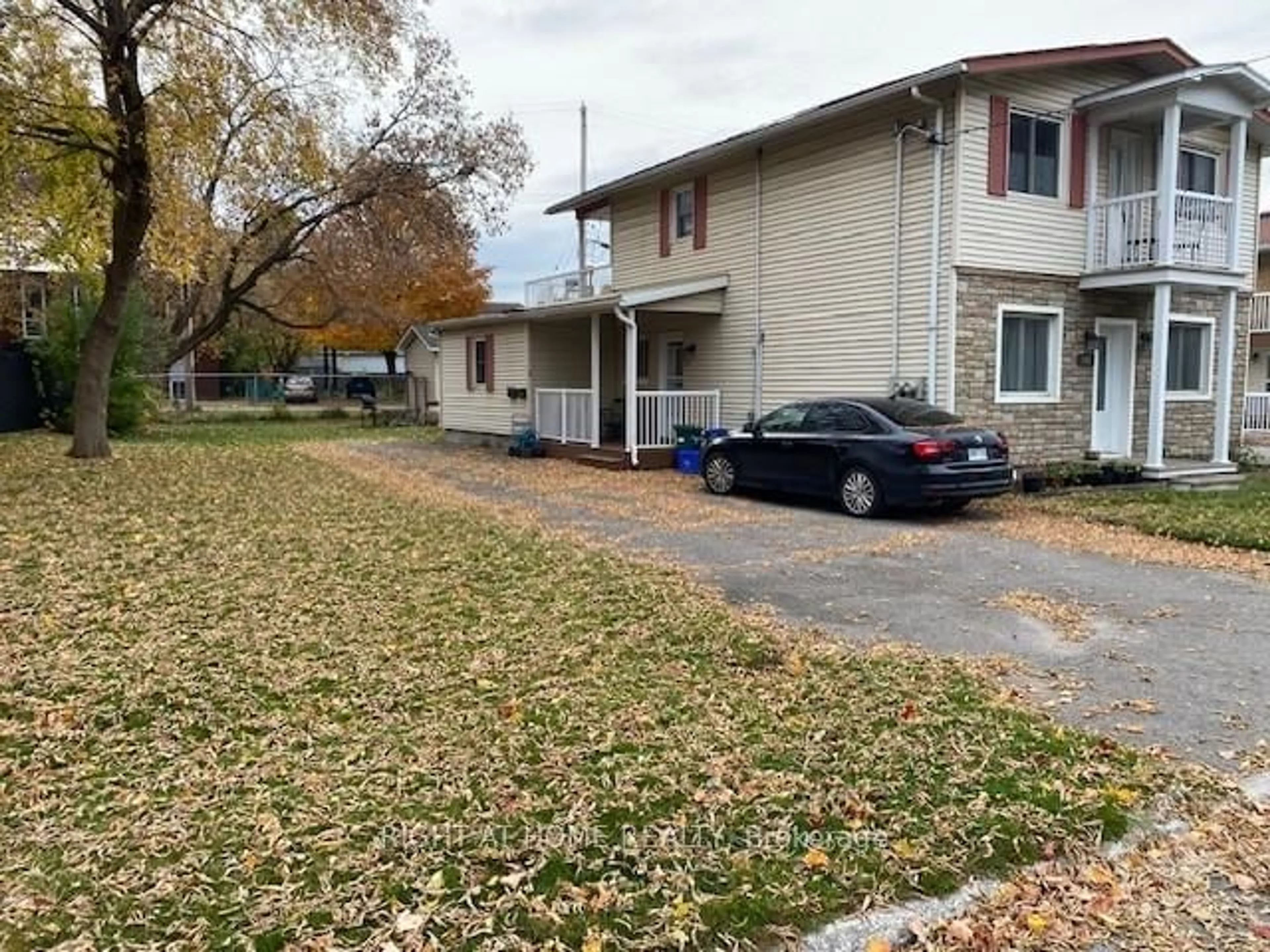 A pic from exterior of the house or condo, the street view for 682 DE L'EGLISE St, Overbook - Castleheights and Area Ontario K1K 3K3