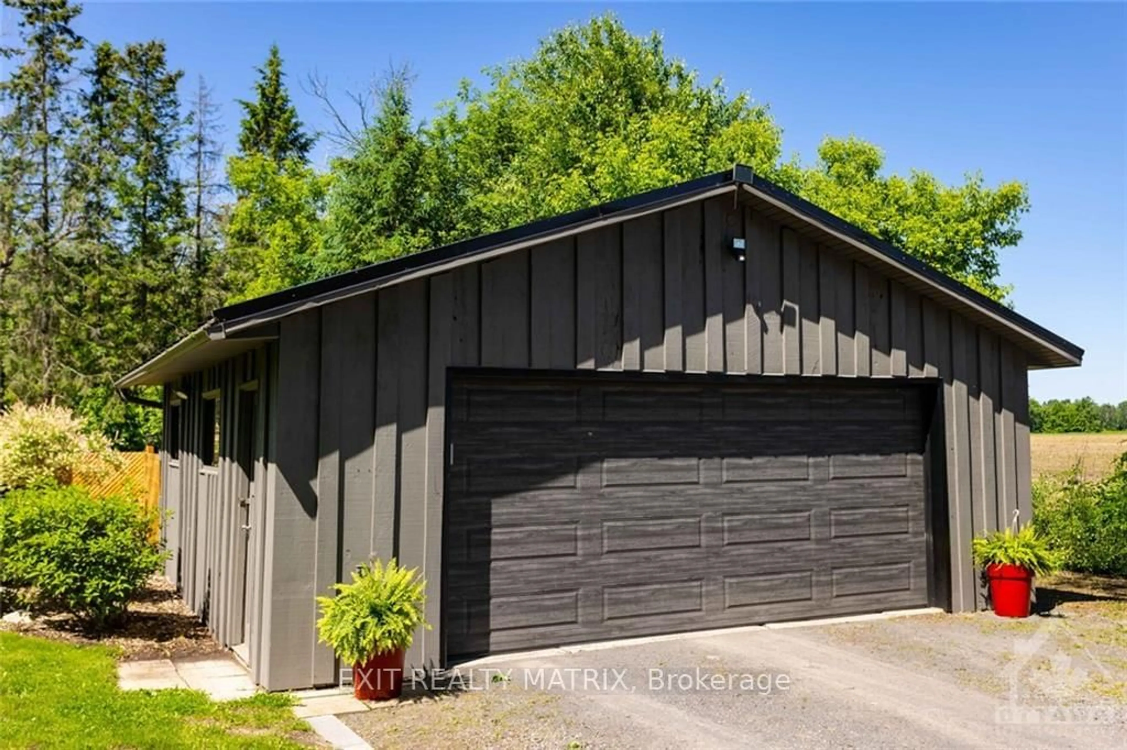 Indoor garage, wood floors for 1472 SOUTH RUSSELL Rd, Russell Ontario K4R 1E5