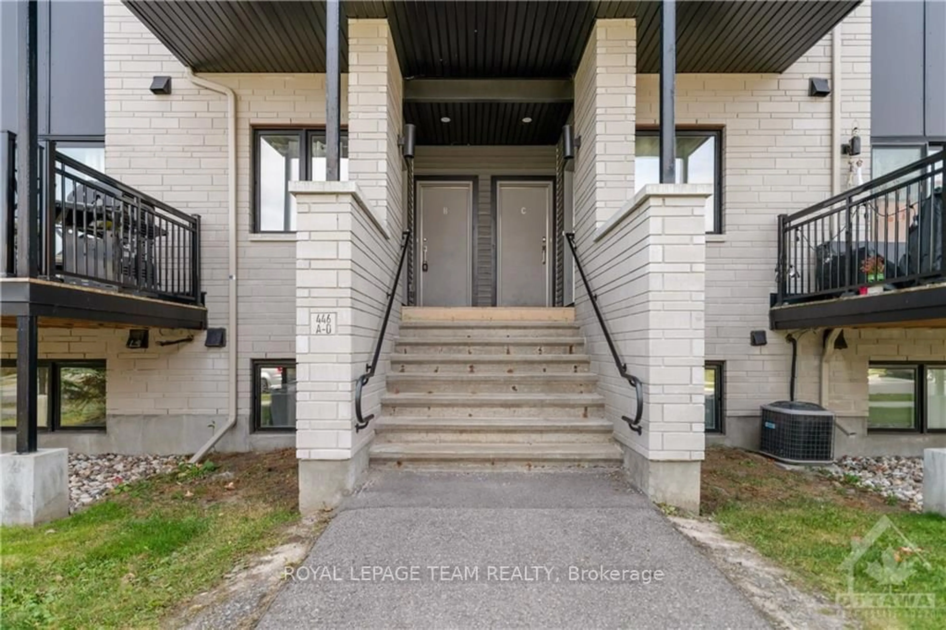 Indoor entryway, cement floor for 446 VIA VERONA Ave #B, Barrhaven Ontario K2J 6B3