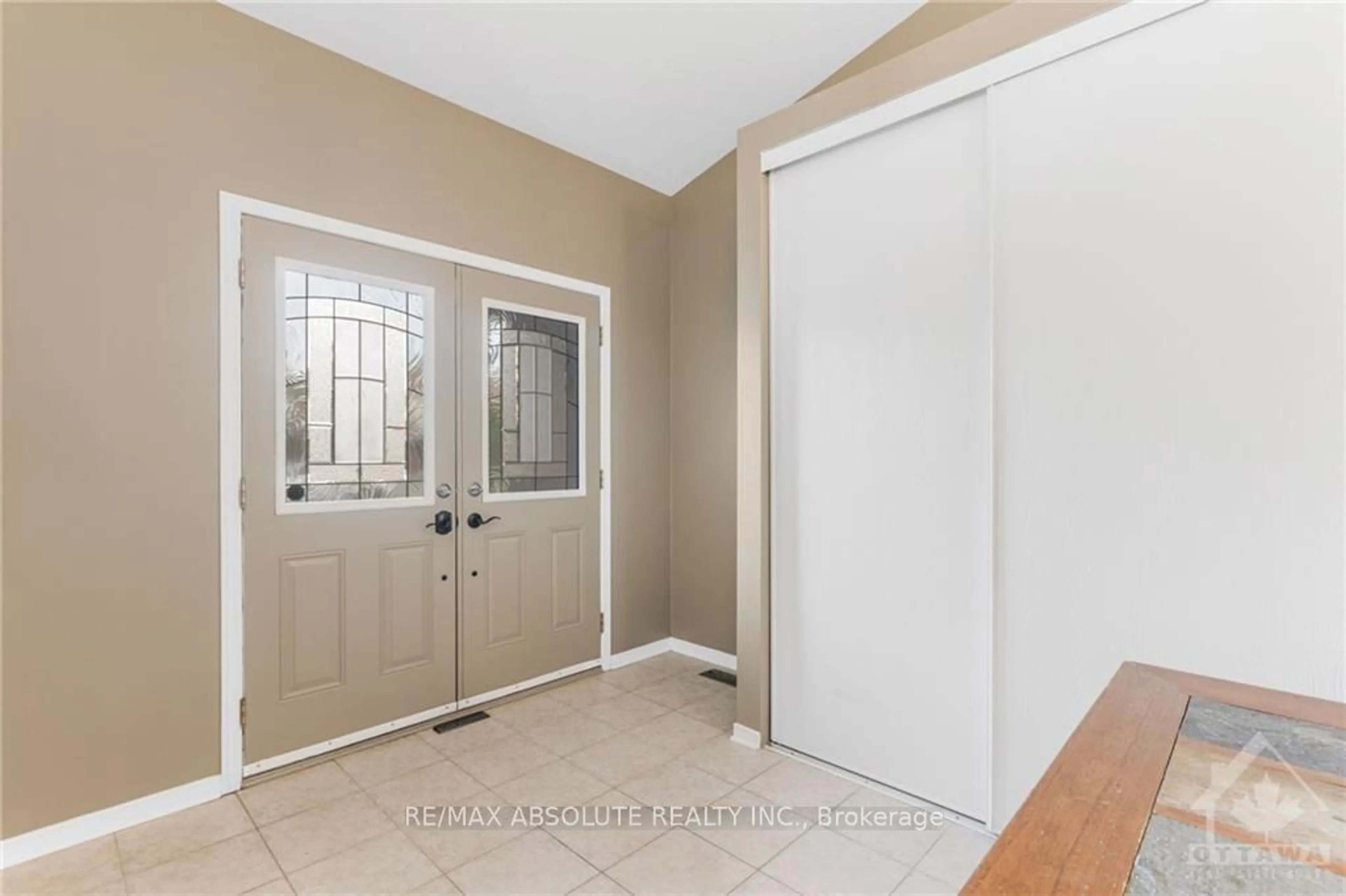 Indoor entryway, cement floor for 2257 ESPRIT Dr, Orleans - Cumberland and Area Ontario K4A 0A4