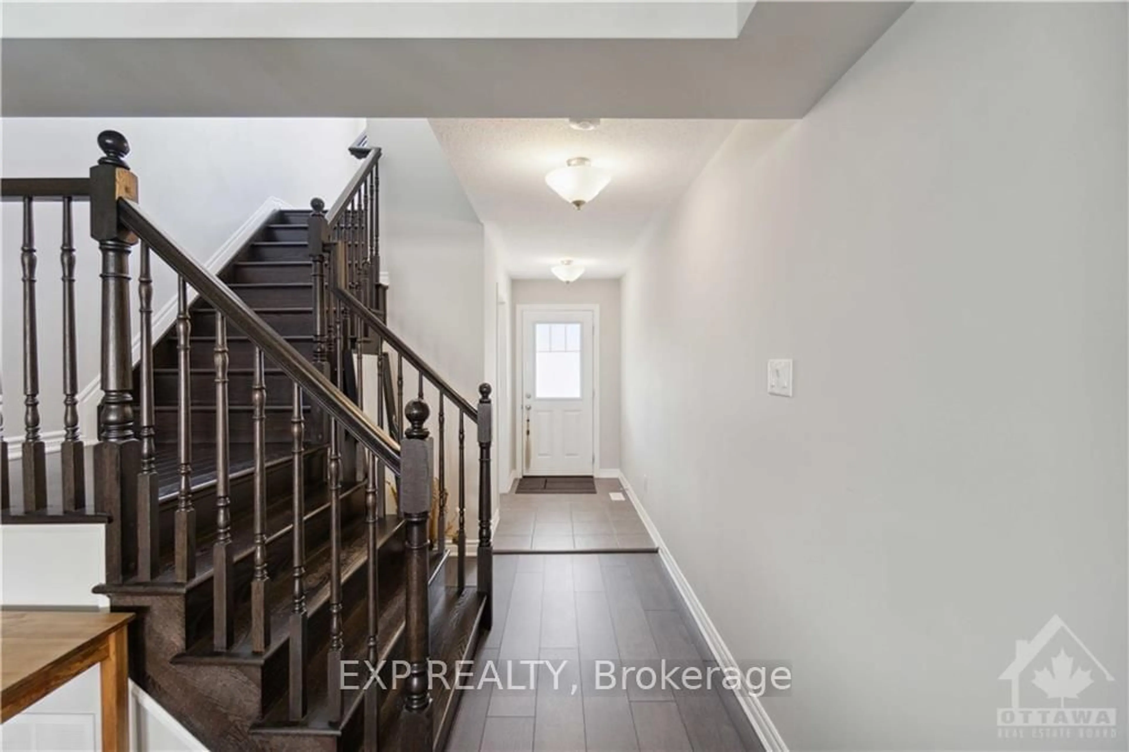 Indoor entryway, wood floors for 561 CHIMNEY CORNER Terr, Barrhaven Ontario K2J 3V5