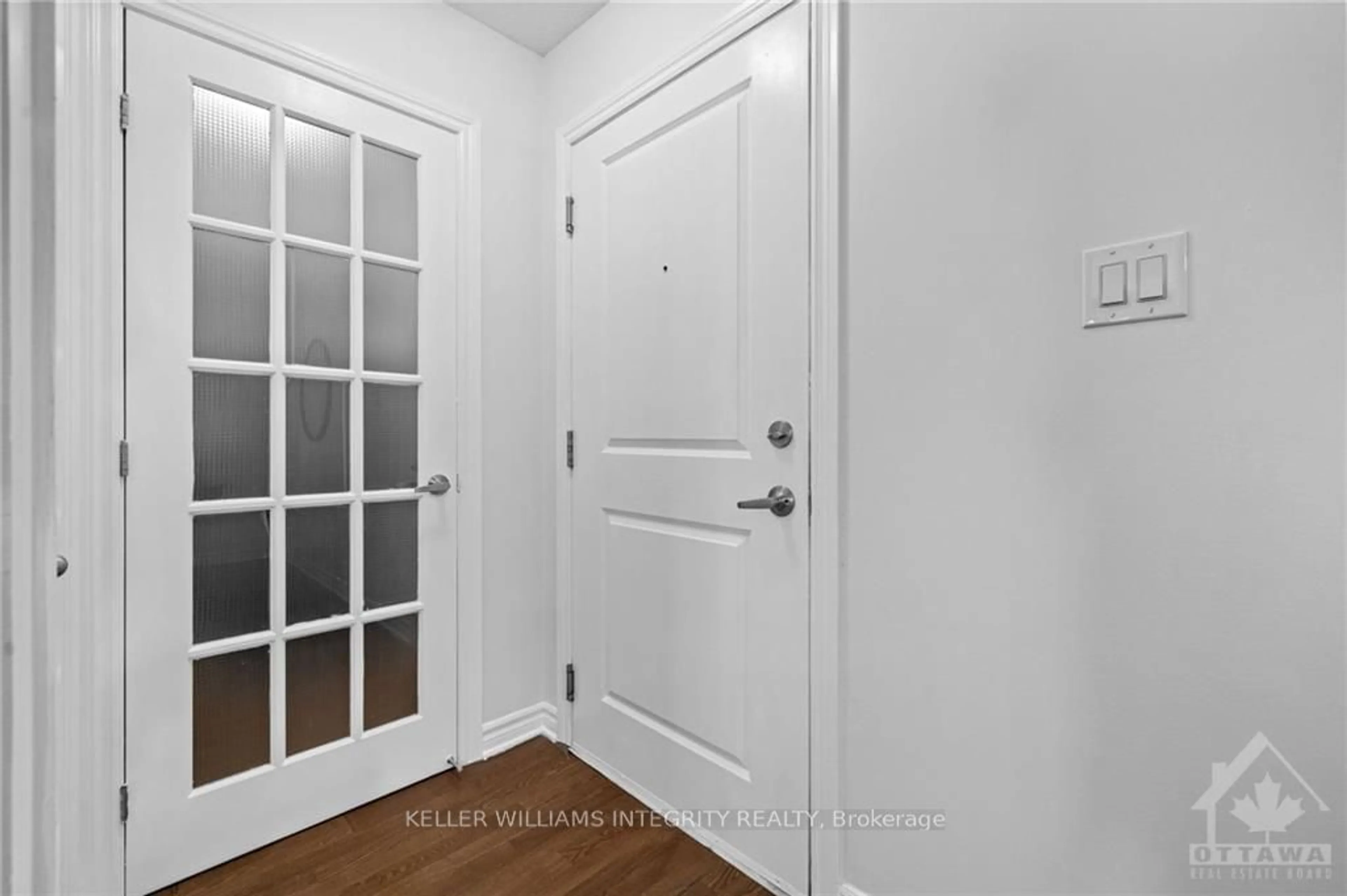 Indoor entryway, wood floors for 151 POTTS #107, Orleans - Cumberland and Area Ontario K4A 0V7