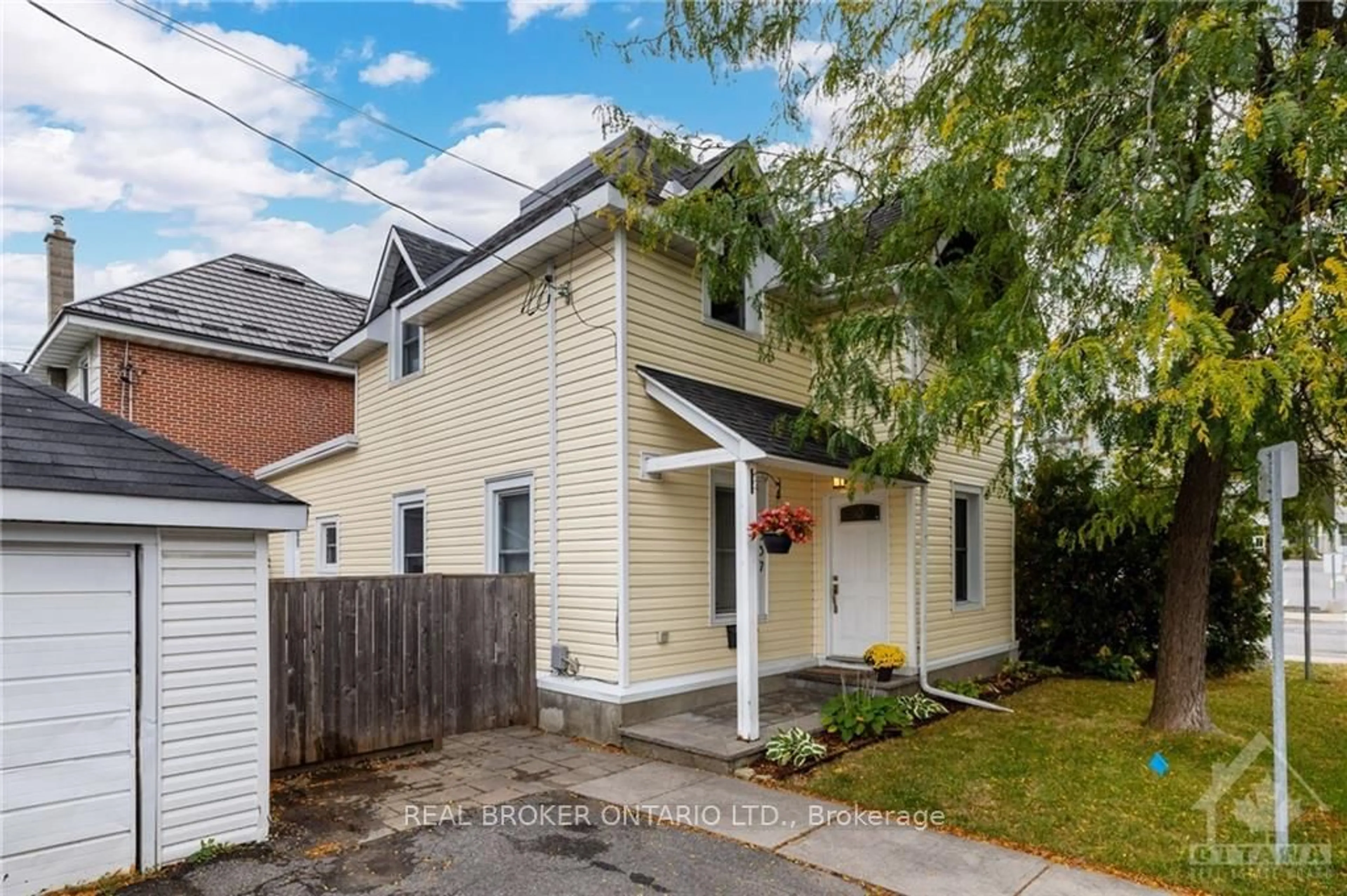 Frontside or backside of a home, the fenced backyard for 337 CARLETON Ave, Tunneys Pasture and Ottawa West Ontario K1Y 0K1