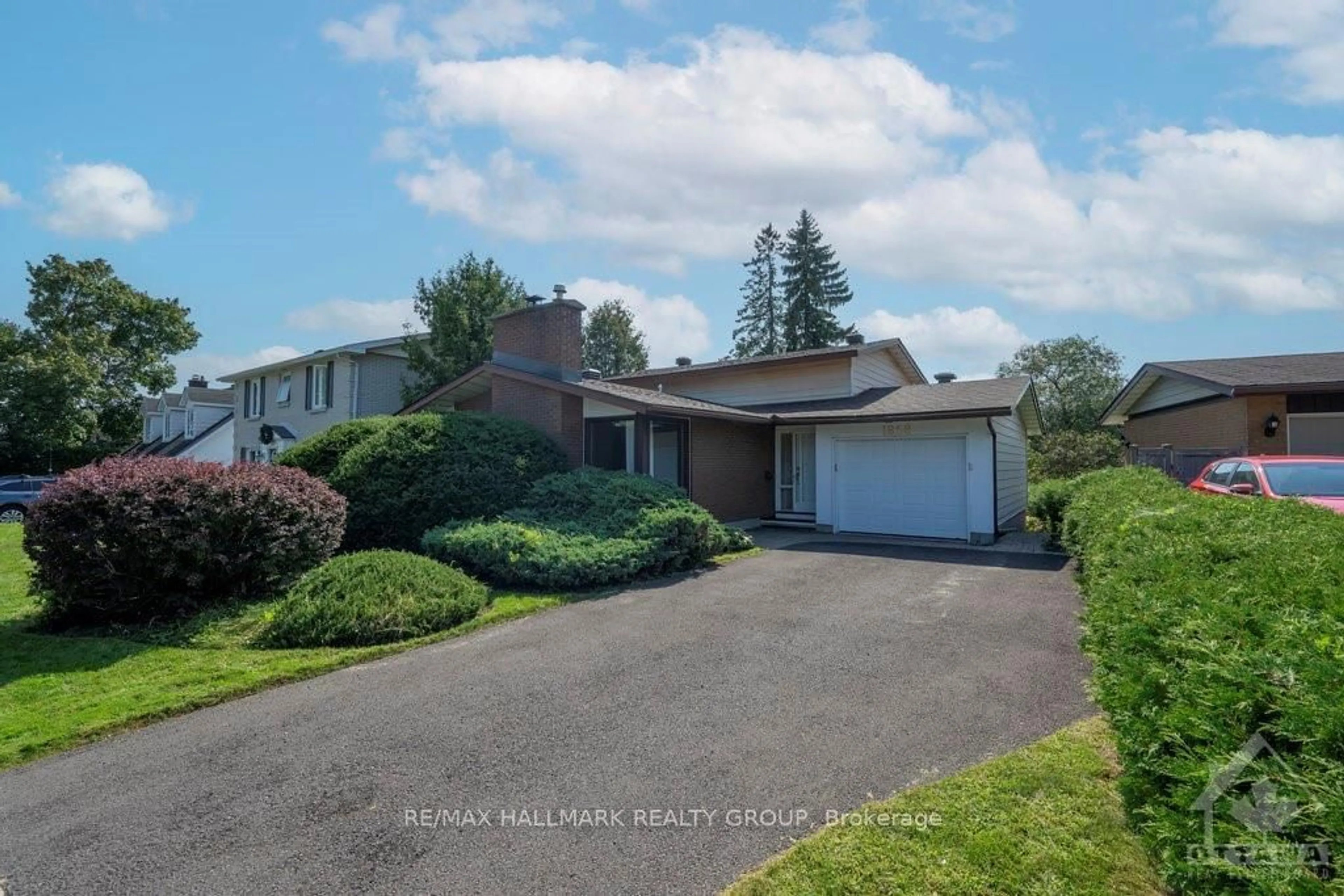 Frontside or backside of a home, cottage for 1858 APPLEFORD St, Beacon Hill North - South and Area Ontario K1J 6T4