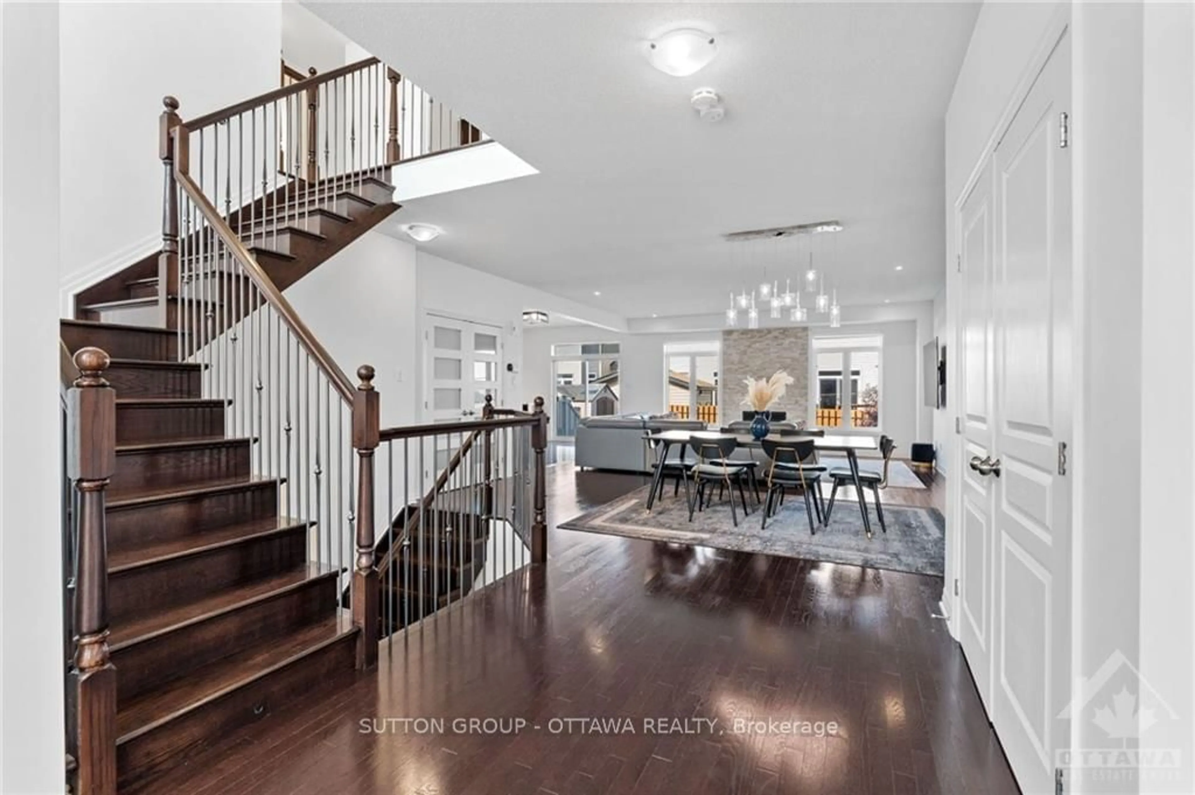 Indoor foyer, wood floors for 408 GOLDEN SPRINGS Dr, Blossom Park - Airport and Area Ontario K4M 0B9