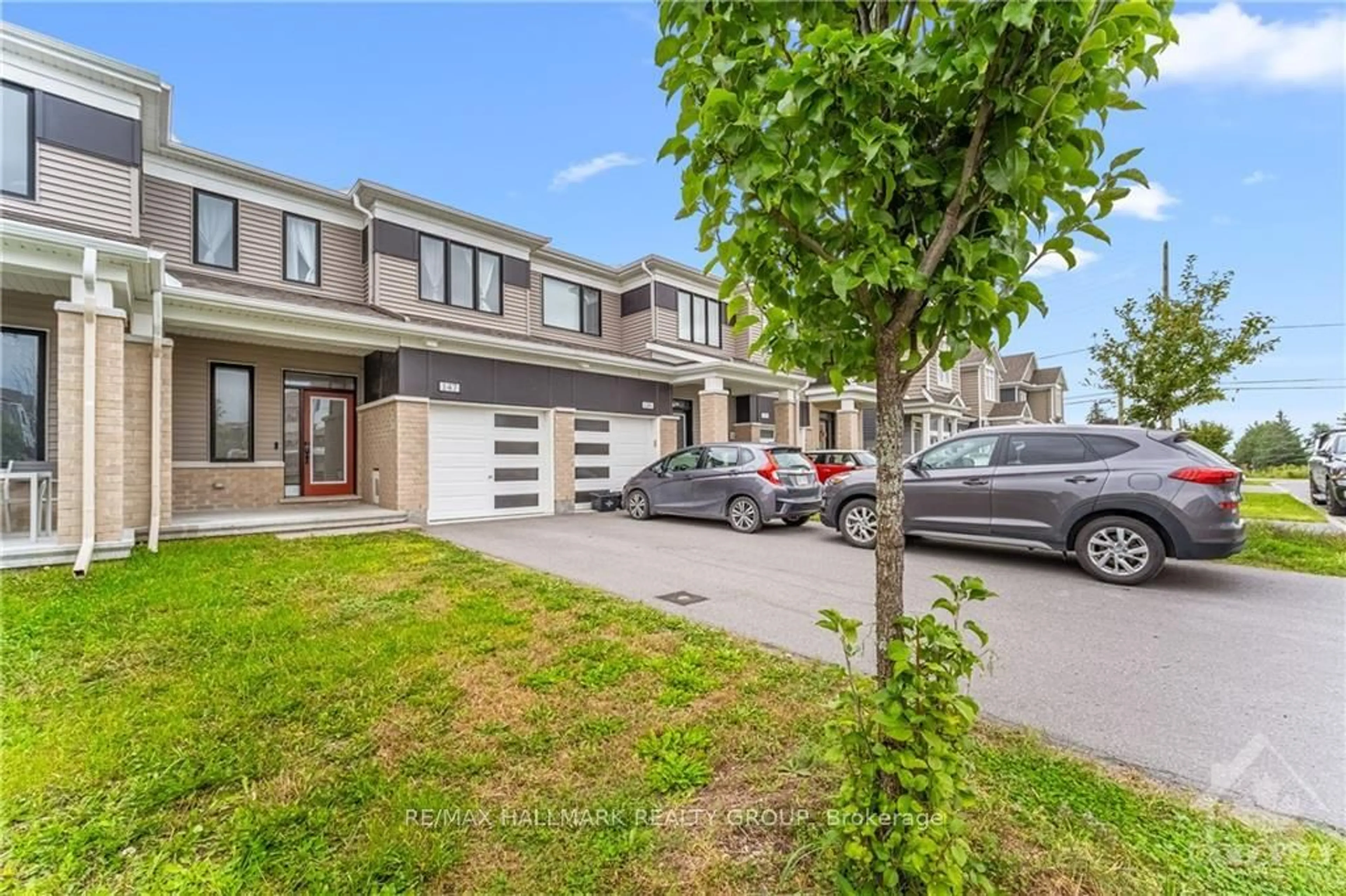 A pic from exterior of the house or condo, the street view for 147 PICTOU Cres, Kanata Ontario K2V 0R7