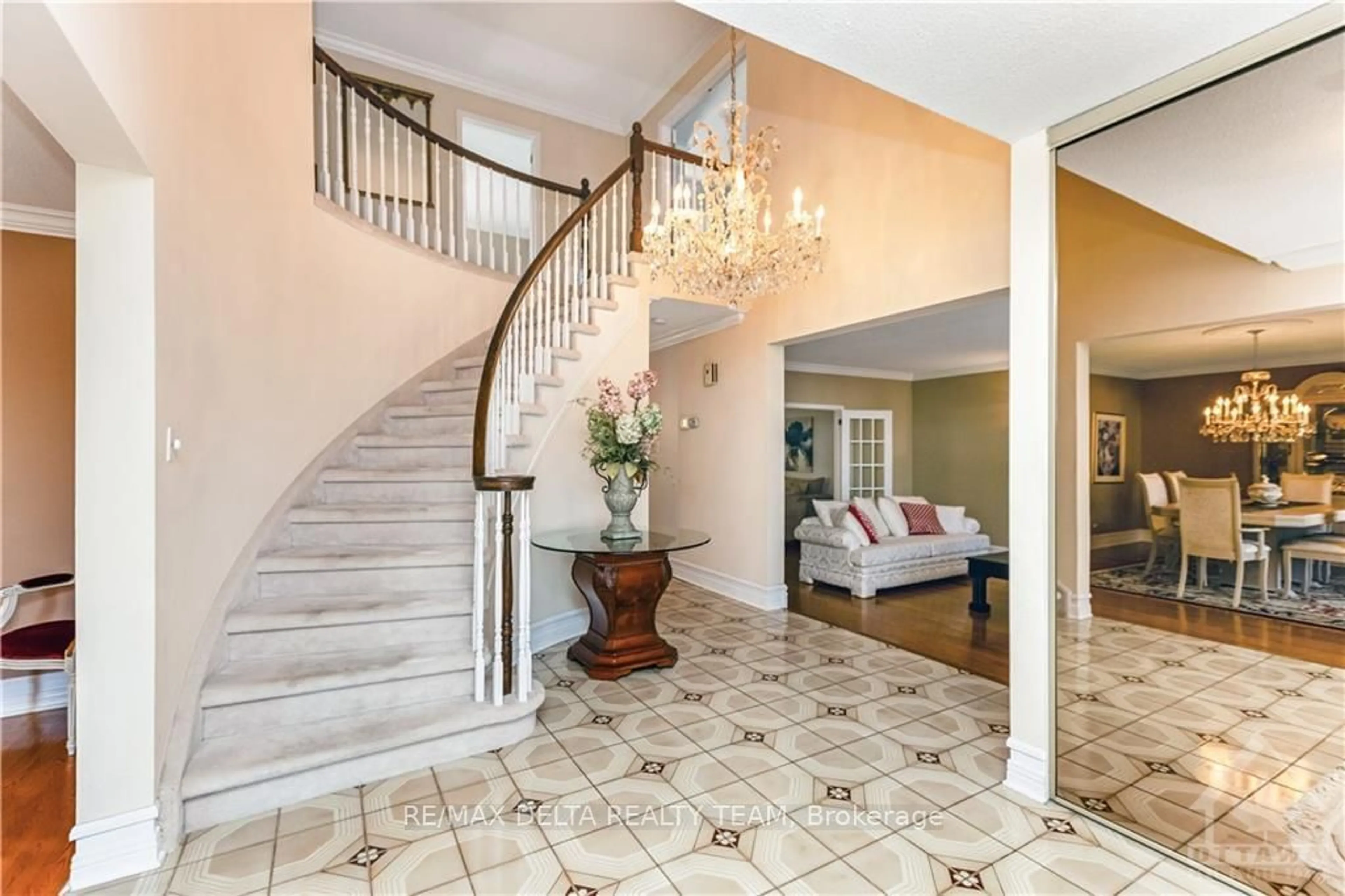 Indoor foyer, ceramic floors for 44 SYCAMORE Dr, Bells Corners and South to Fallowfield Ontario K2H 8K3