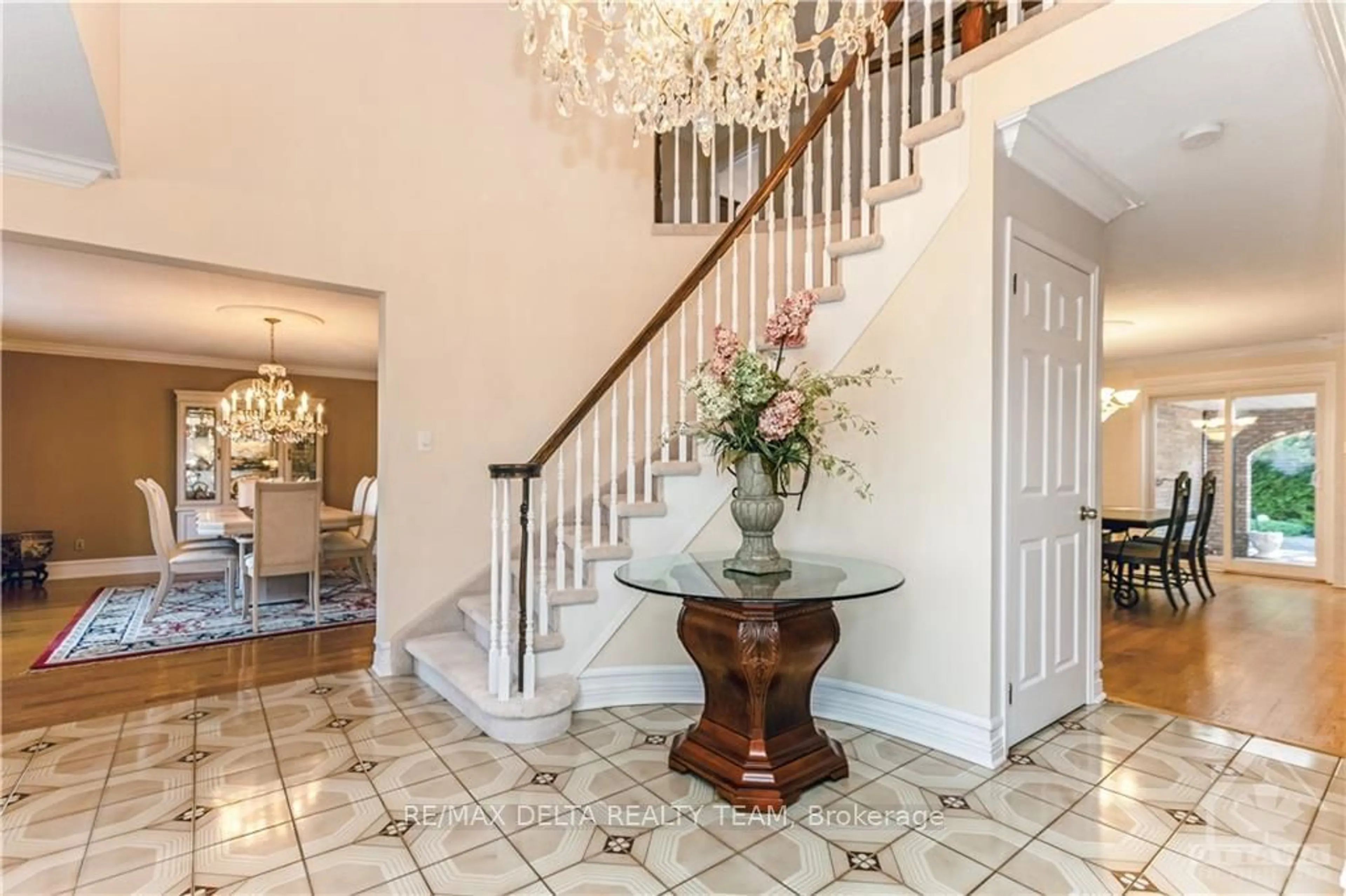 Indoor entryway, wood floors for 44 SYCAMORE Dr, Bells Corners and South to Fallowfield Ontario K2H 8K3