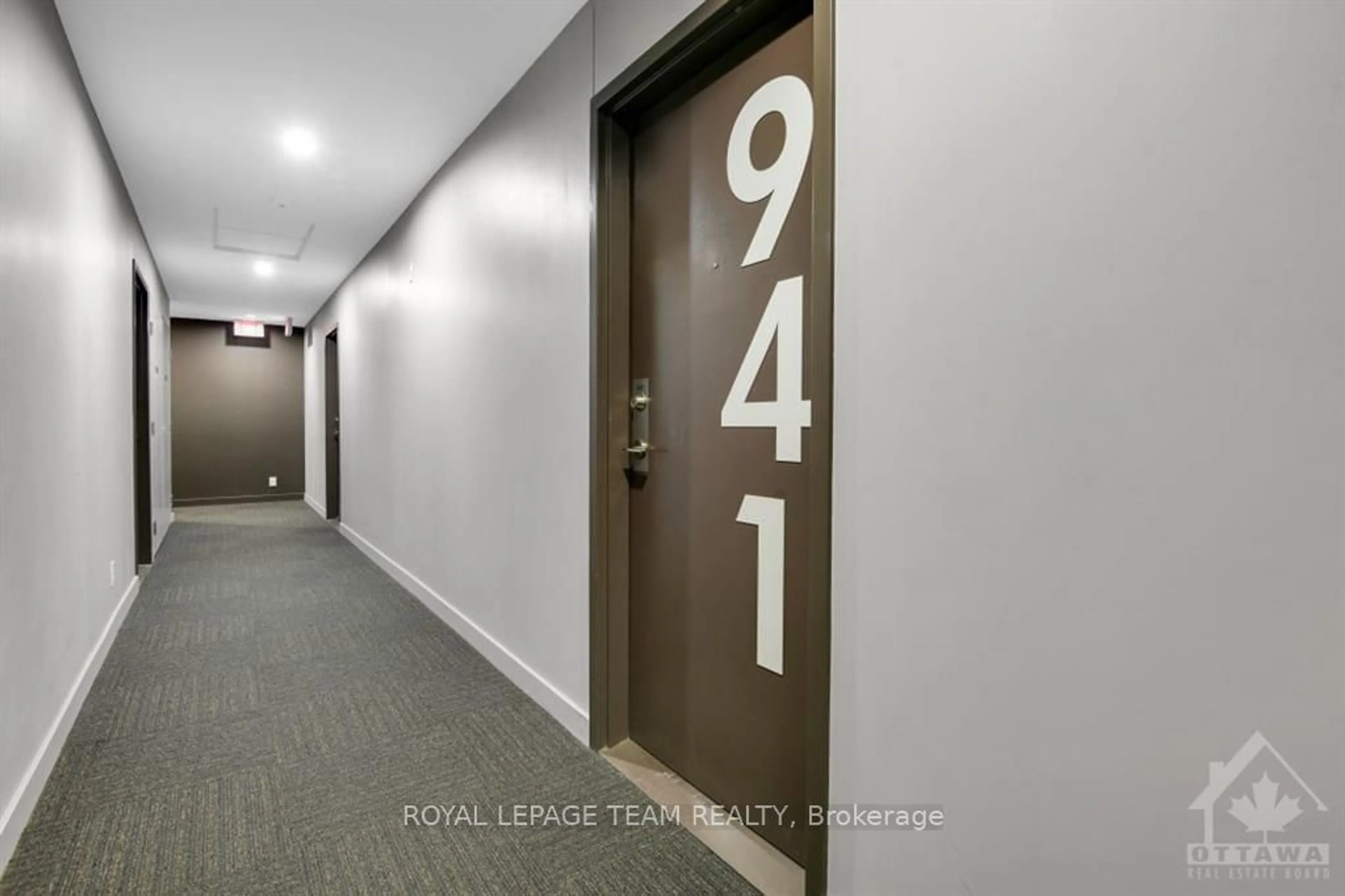 Indoor foyer, not visible floor for 340 MCLEOD St #941, Ottawa Centre Ontario K2P 1A4