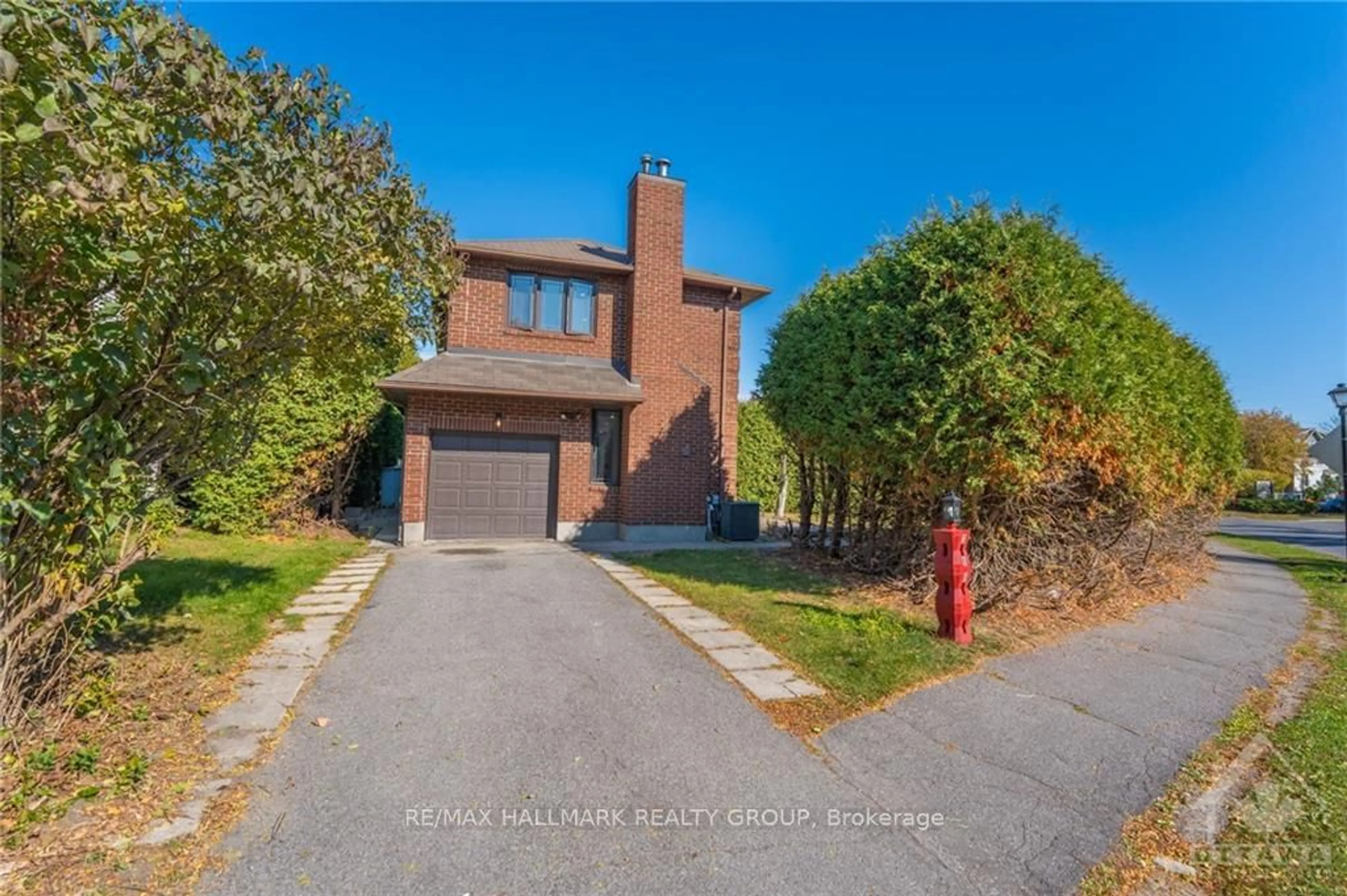 A pic from exterior of the house or condo, the street view for 366 PICKFORD Dr, Kanata Ontario K2L 3P1