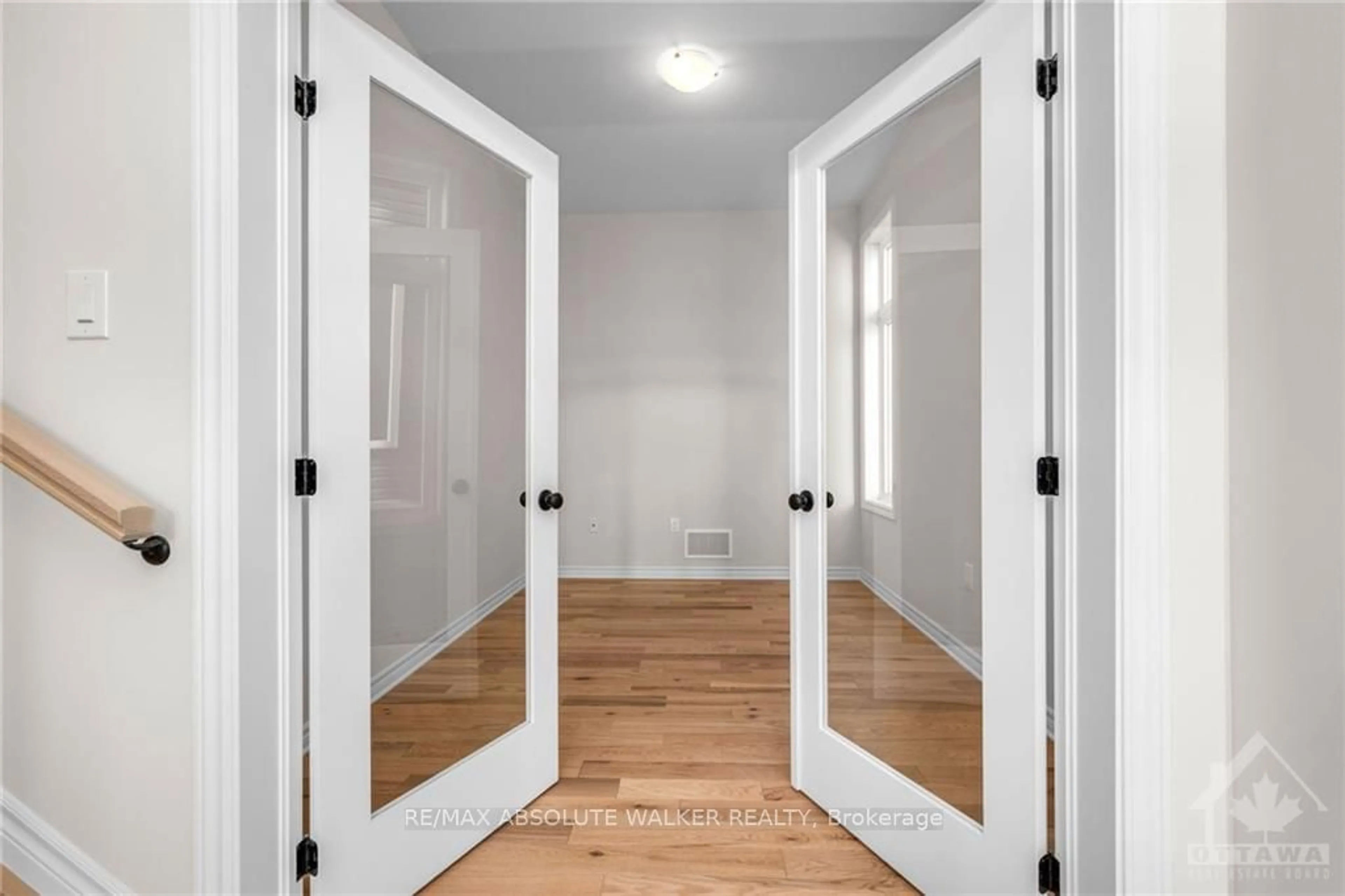 Indoor entryway, wood floors for 706 DU RIVAGE St, Clarence-Rockland Ontario K4K 0K1