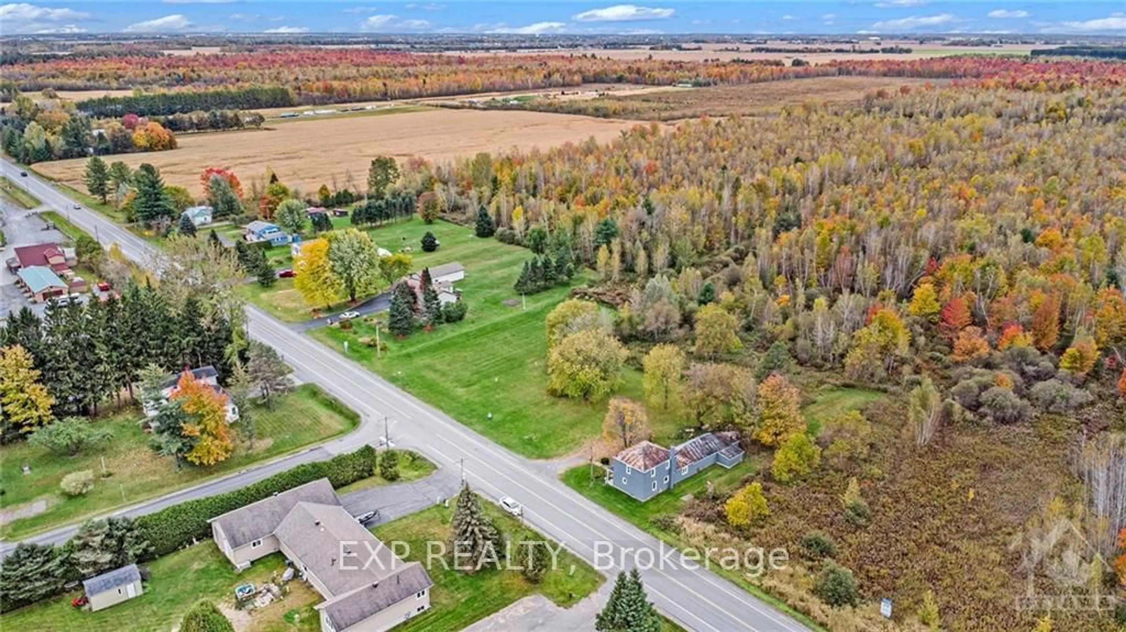 A pic from exterior of the house or condo, the street view for 620 LIMOGES Rd, Russell Ontario K0A 2M0