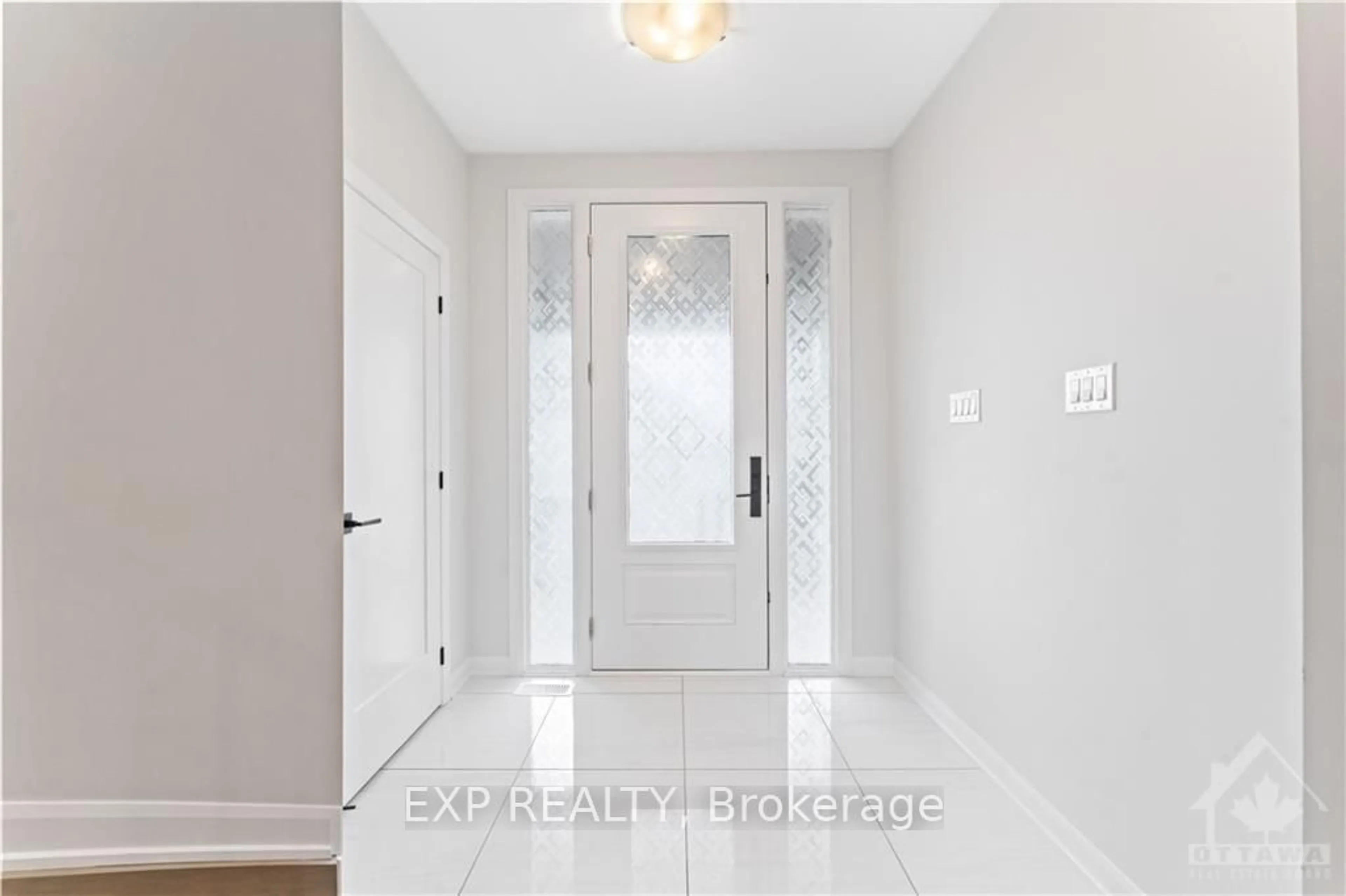 Indoor entryway, ceramic floors for 700 COAST Circ, Manotick - Kars - Rideau Twp and Area Ontario K4M 0N2