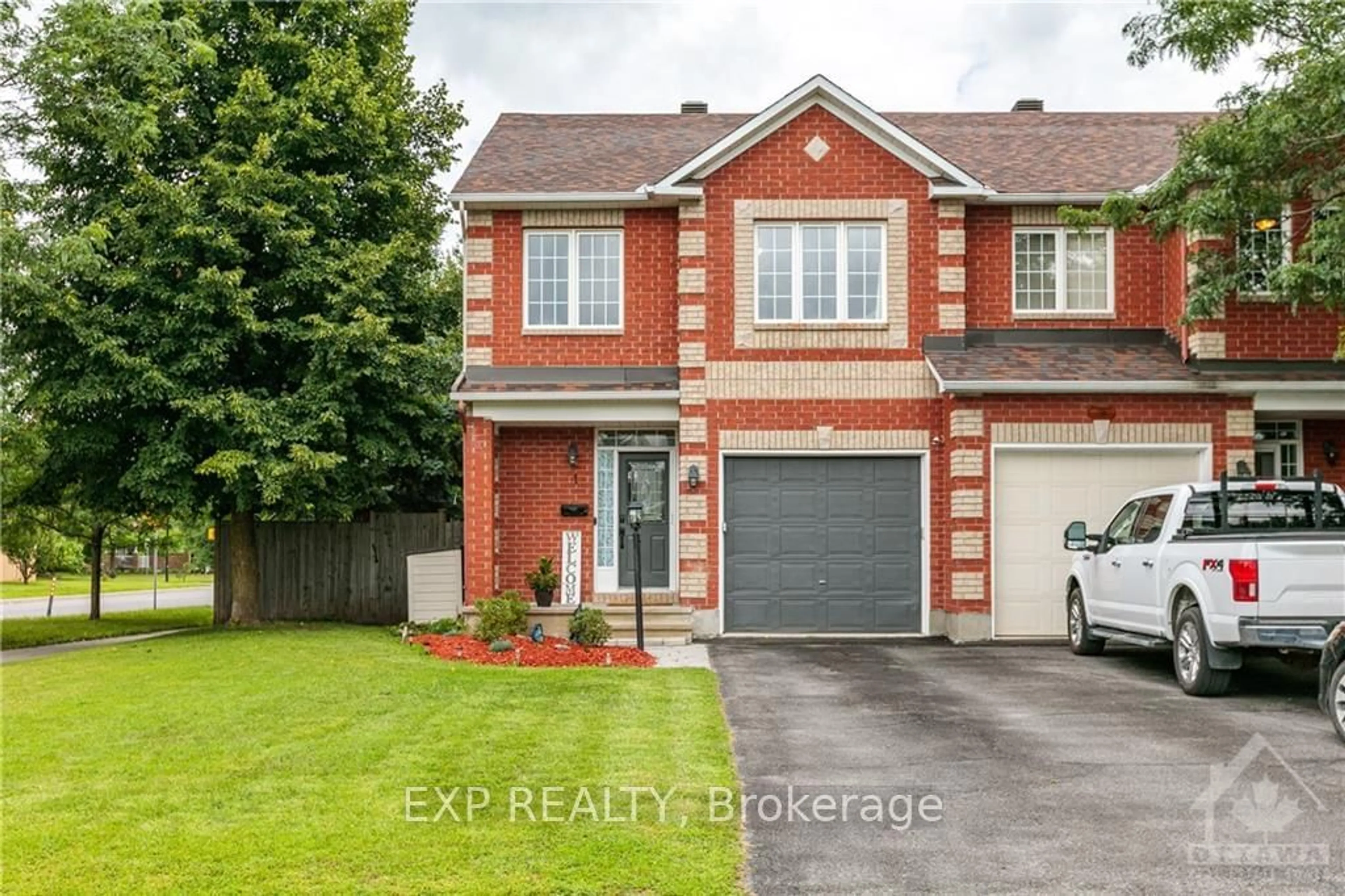 Home with brick exterior material for 1 CHANTILLY Gate, Stittsville - Munster - Richmond Ontario K2S 2B2