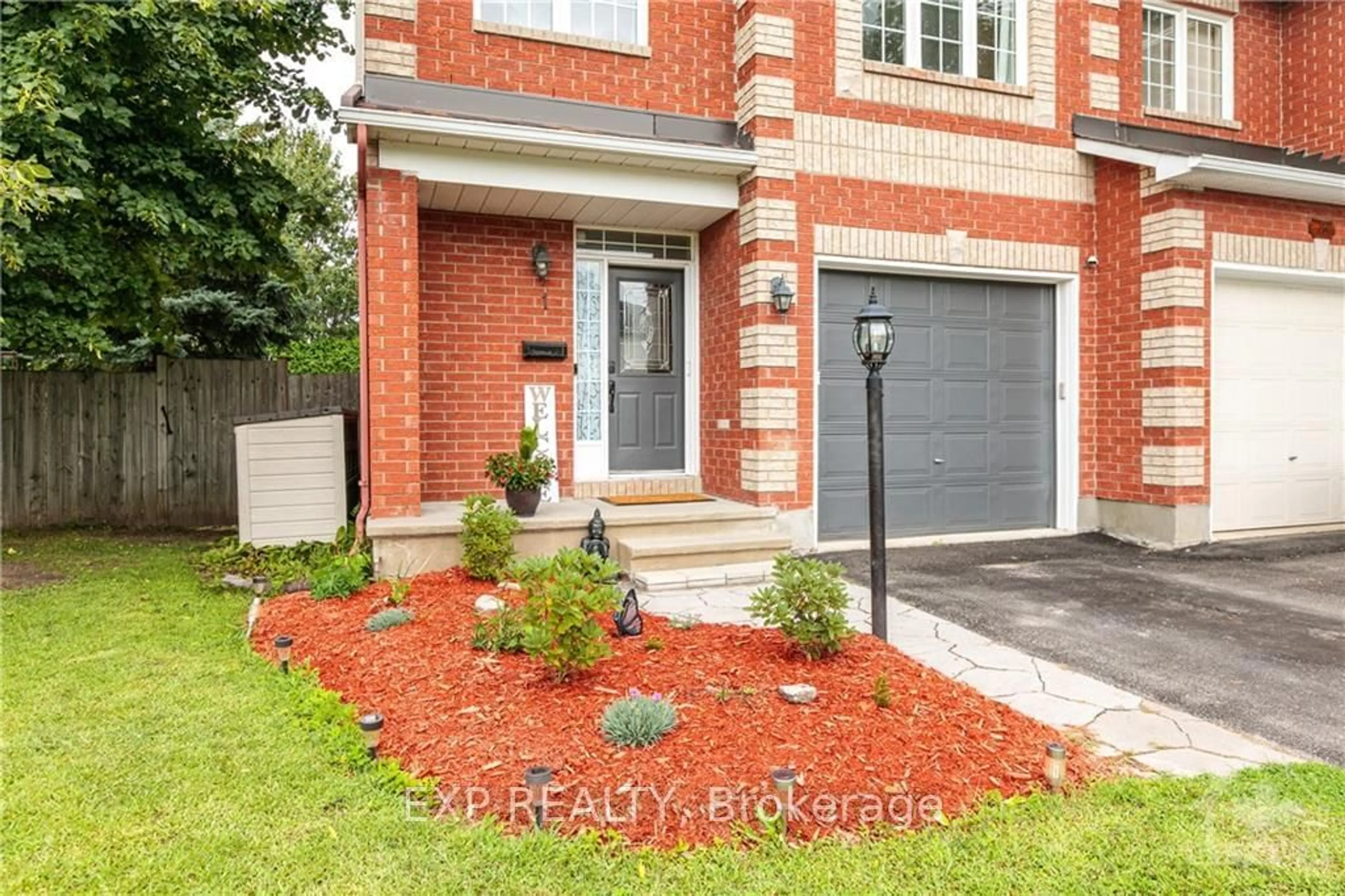 Home with brick exterior material for 1 CHANTILLY Gate, Stittsville - Munster - Richmond Ontario K2S 2B2