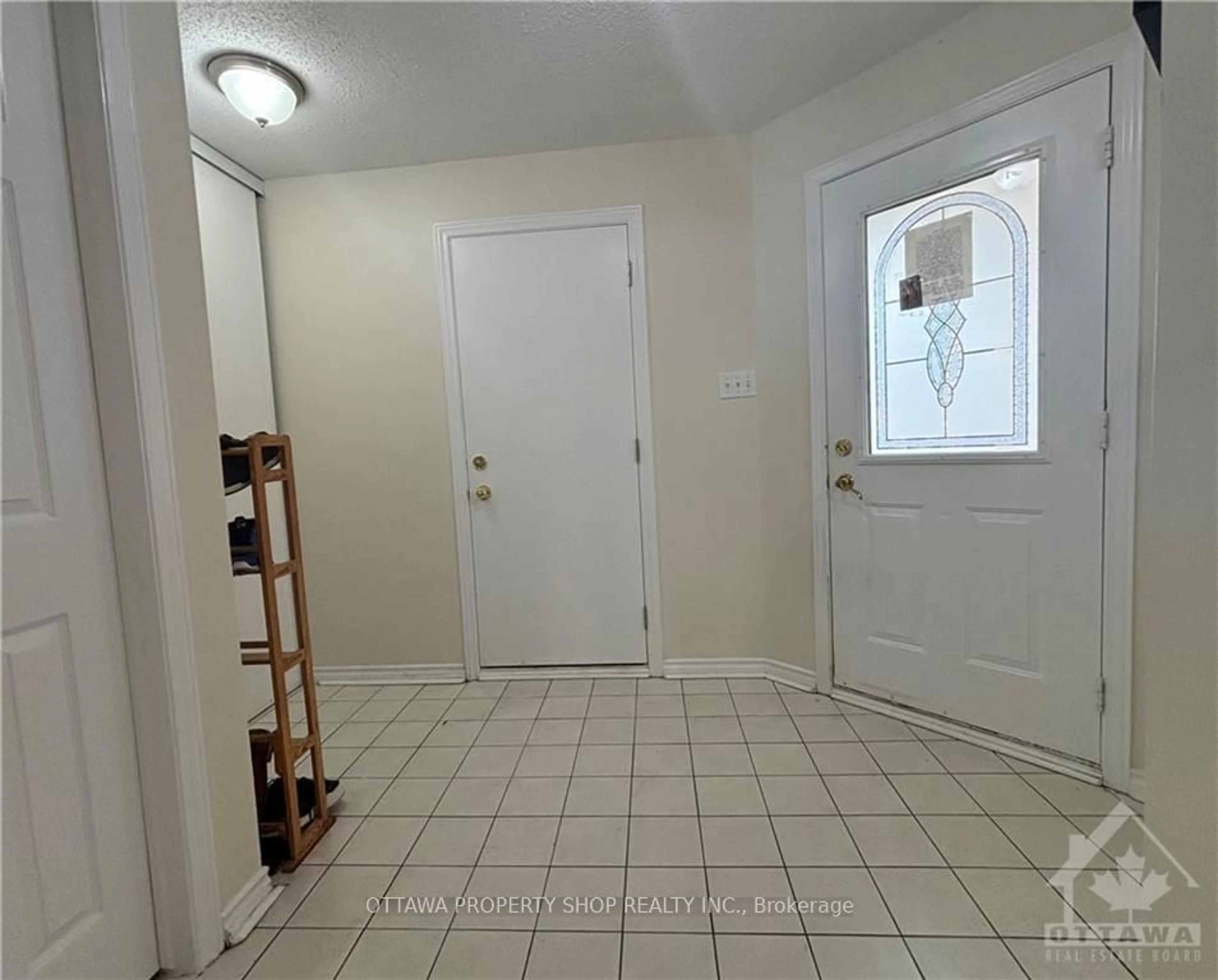 Indoor entryway, not visible floor for 5 MAURYA Crt, Hunt Club - South Keys and Area Ontario K1G 5S2