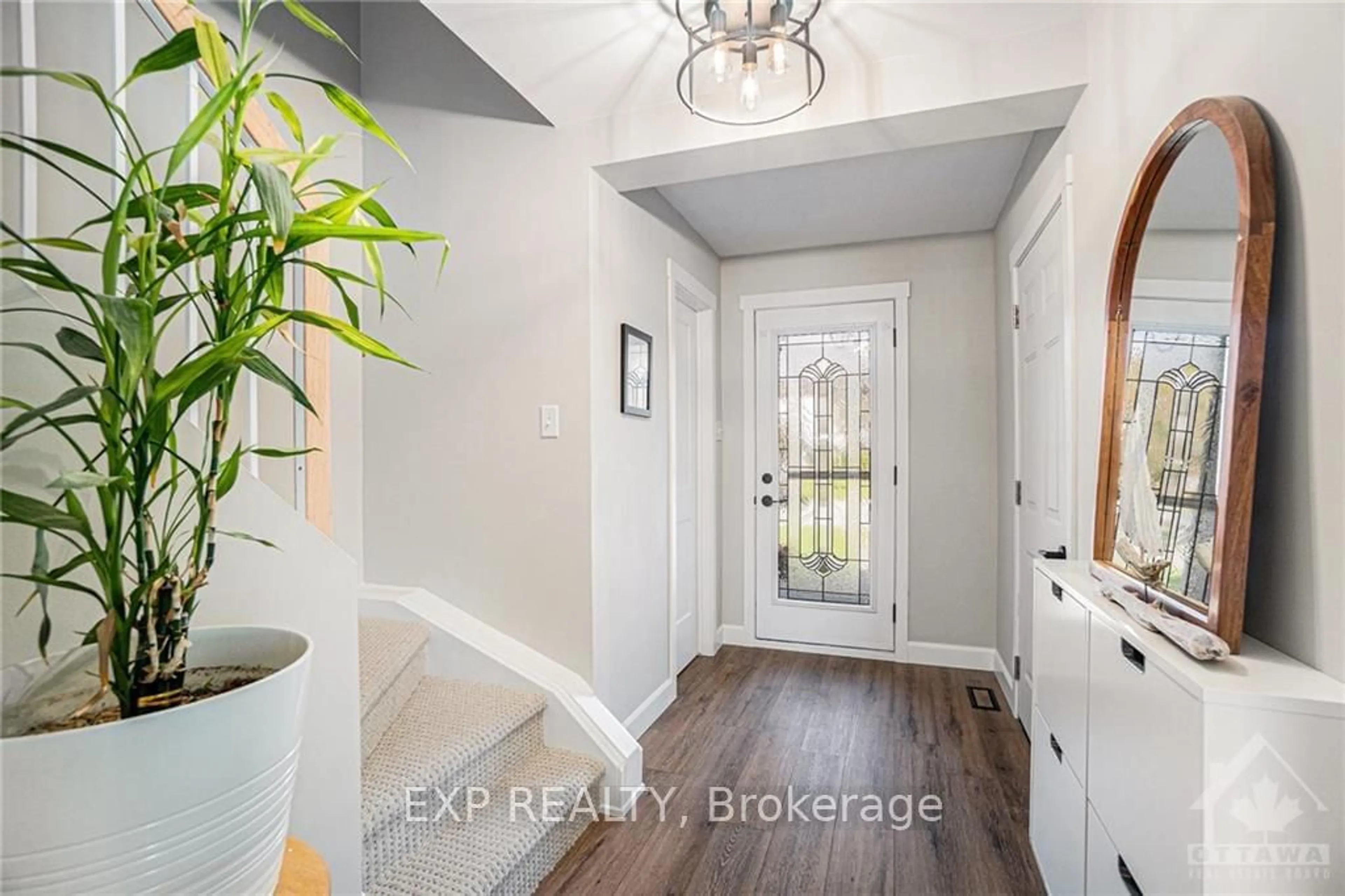 Indoor entryway, wood floors for 1656 TACHE Way, Orleans - Cumberland and Area Ontario K4A 2S2