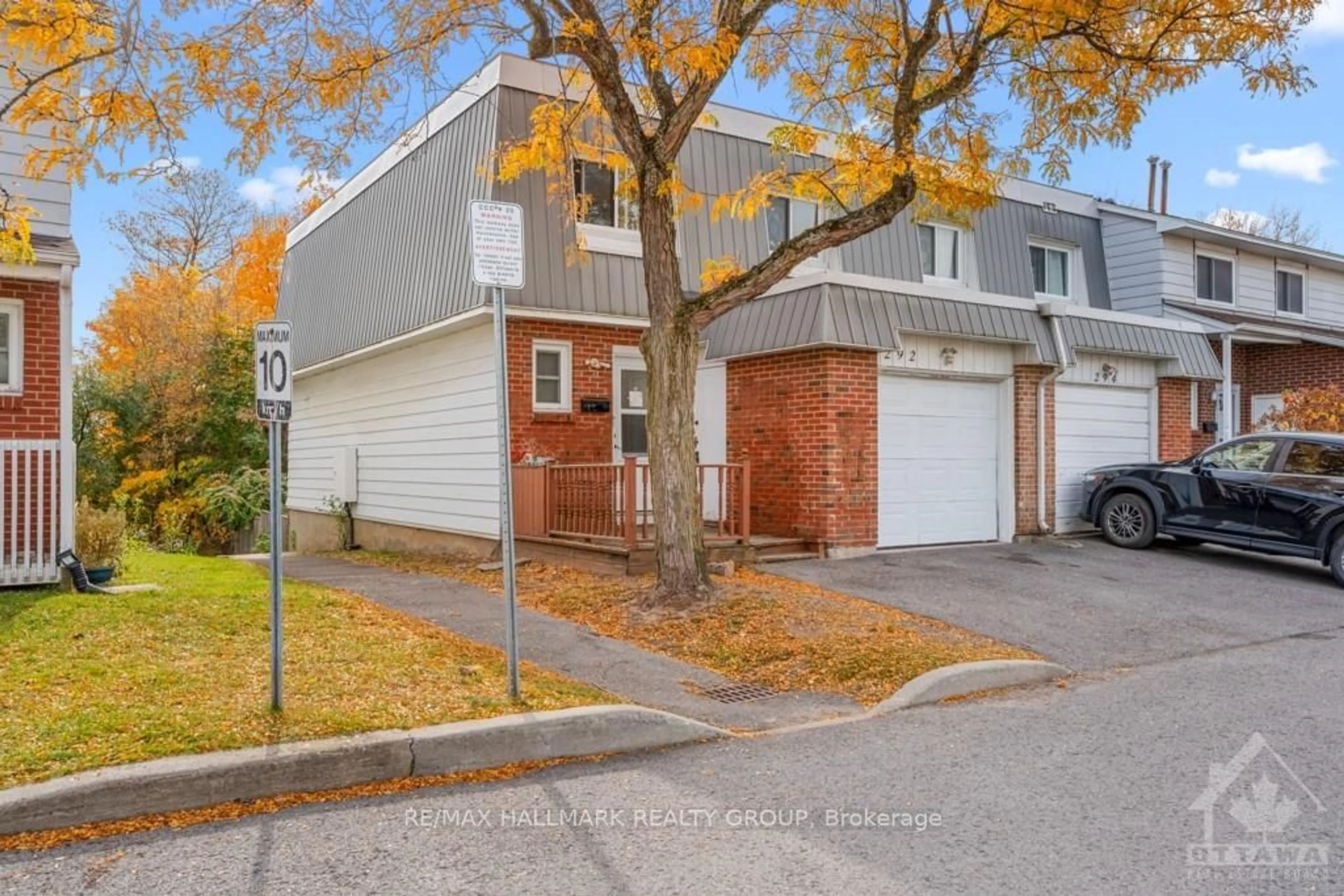 A pic from exterior of the house or condo, the street view for 292 STONE QUARRY, Overbook - Castleheights and Area Ontario K1K 3Y2