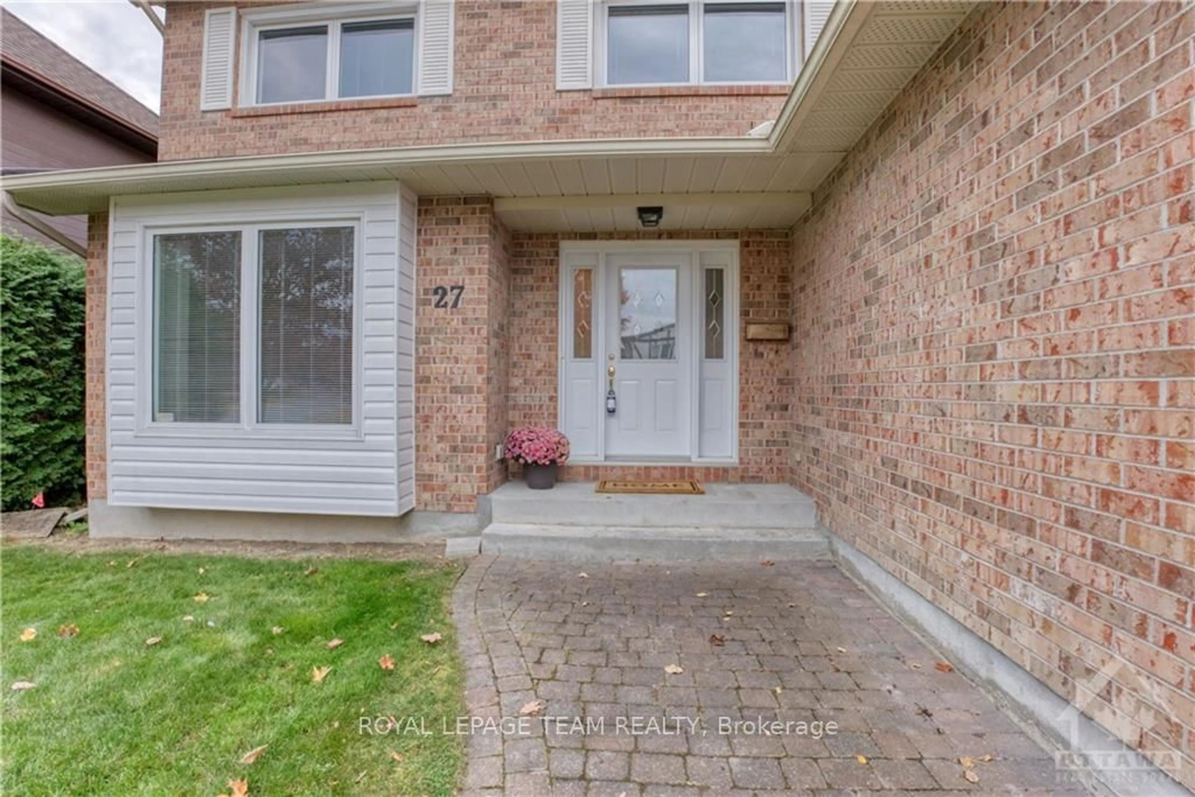 A pic from exterior of the house or condo, the street view for 27 SHADY BRANCH Tr, Stittsville - Munster - Richmond Ontario K2S 1E1