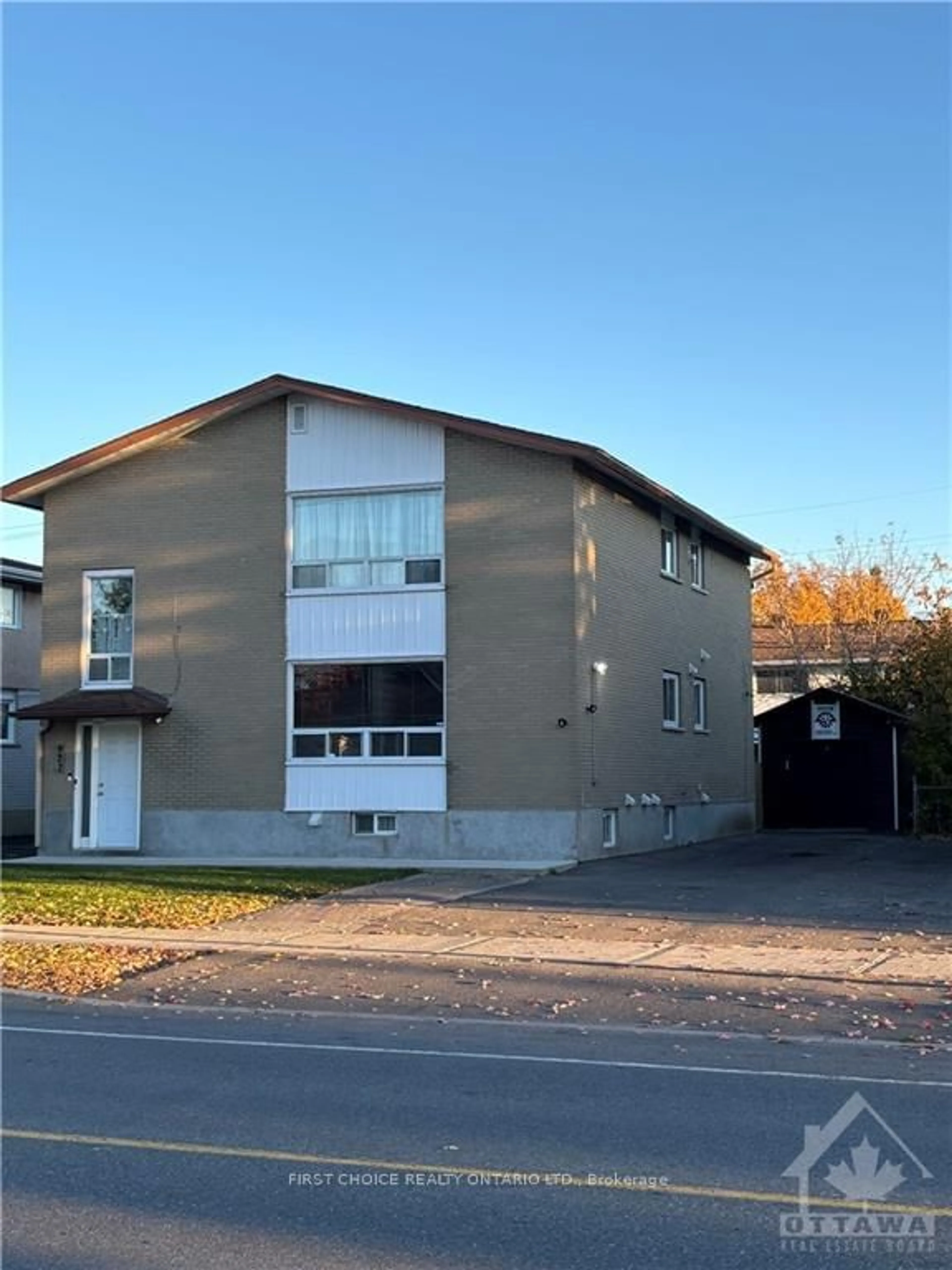 Frontside or backside of a home, the front or back of building for 972 DYNES Rd, Mooneys Bay - Carleton Heights and Area Ontario K2C 0G8