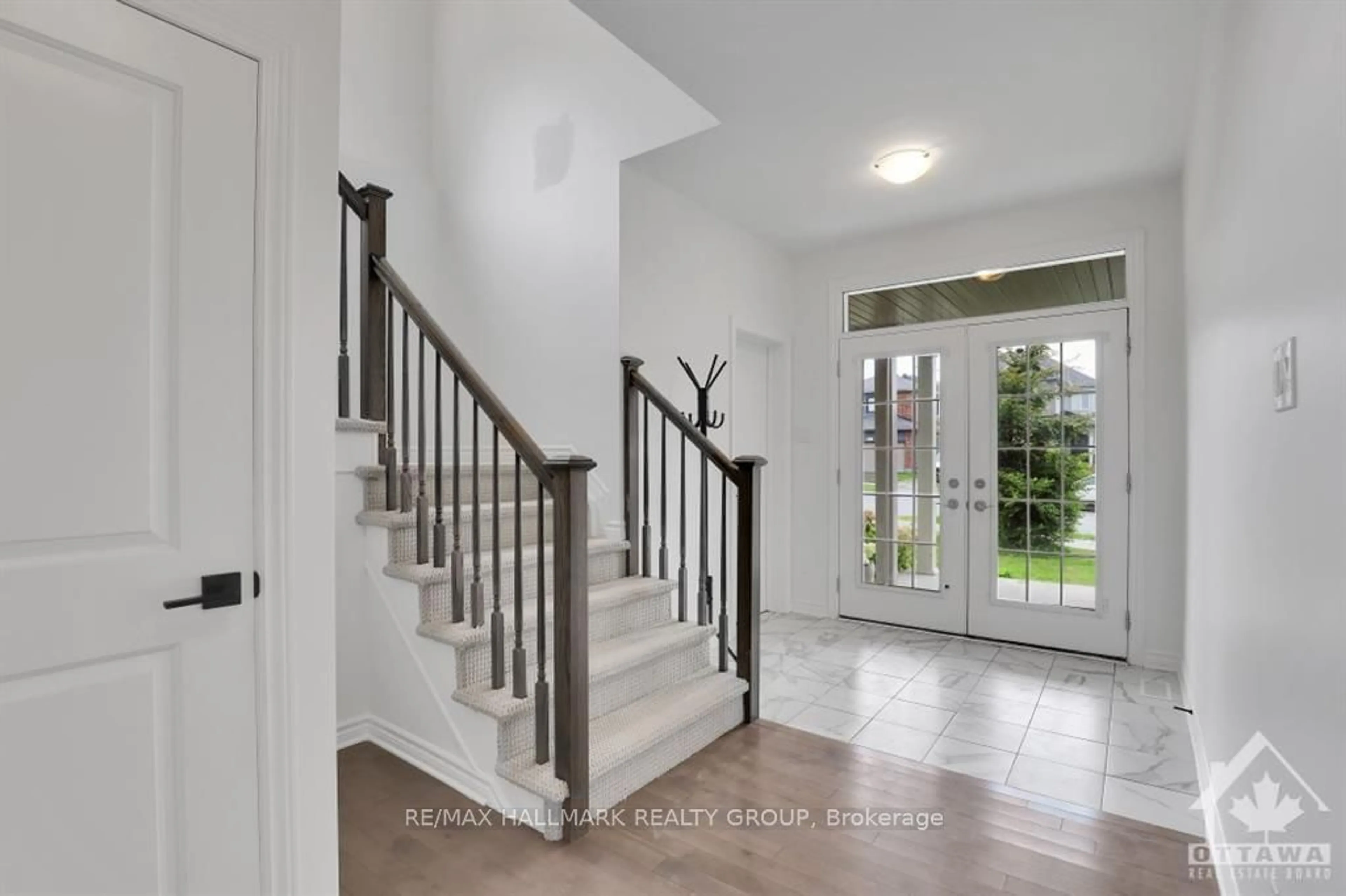 Indoor entryway, wood floors for 4527 KELLY FARM Dr, Blossom Park - Airport and Area Ontario K1X 0E7