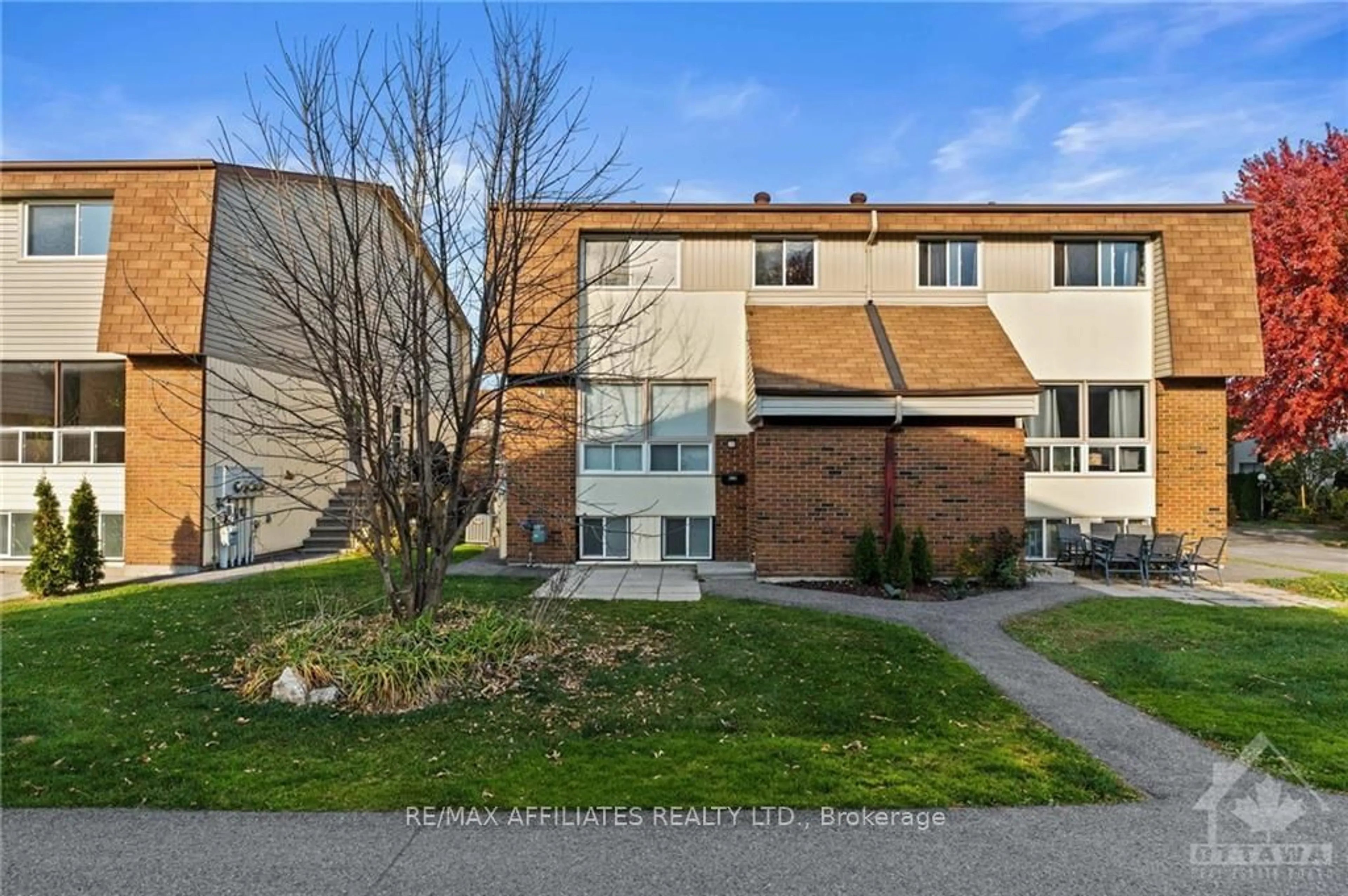 A pic from exterior of the house or condo, the street view for 28D FORESTER Cres, Bells Corners and South to Fallowfield Ontario K2H 8Y2