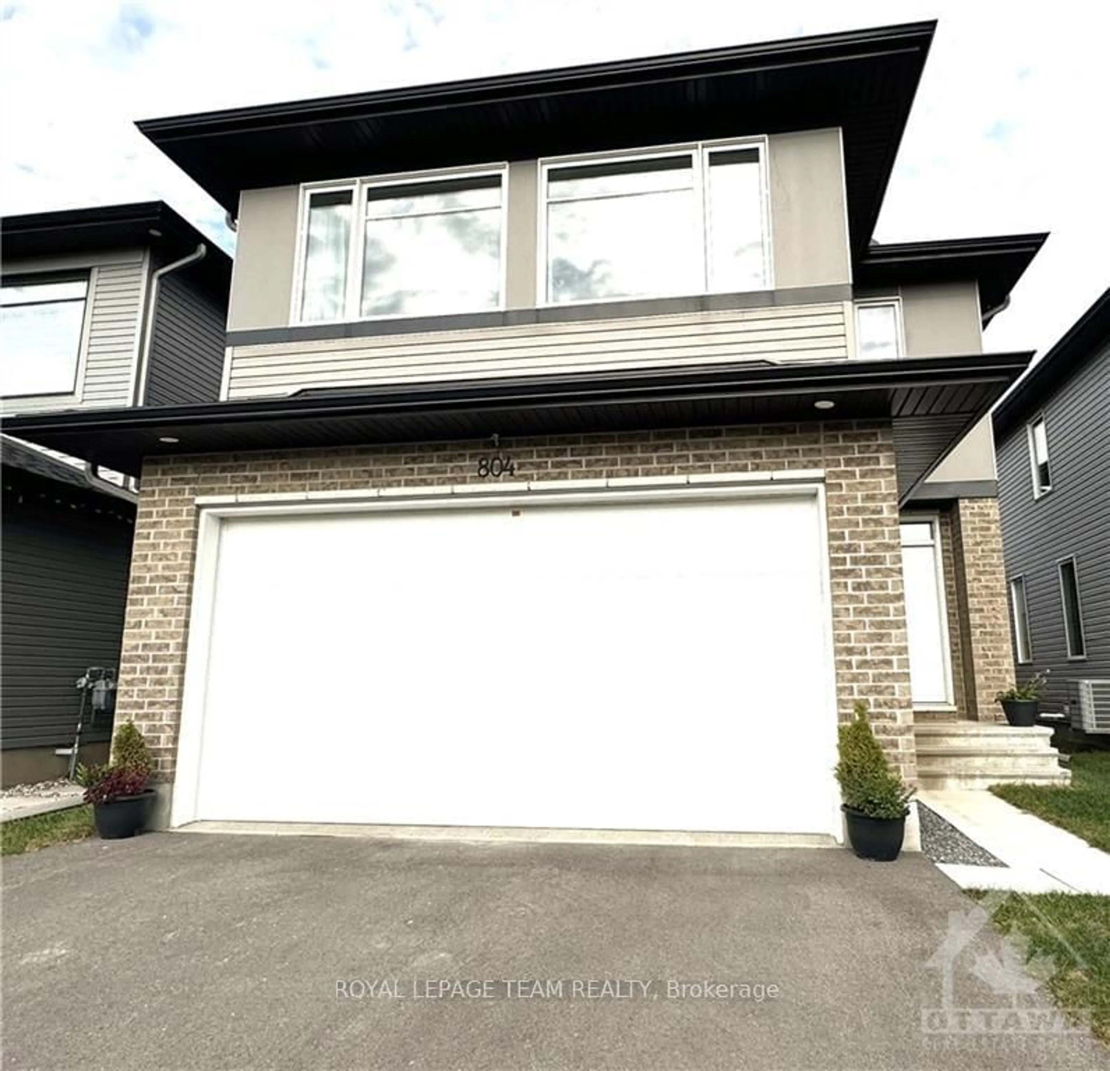 Frontside or backside of a home, the street view for 804 SENDERO Way, Stittsville - Munster - Richmond Ontario K2S 2W8