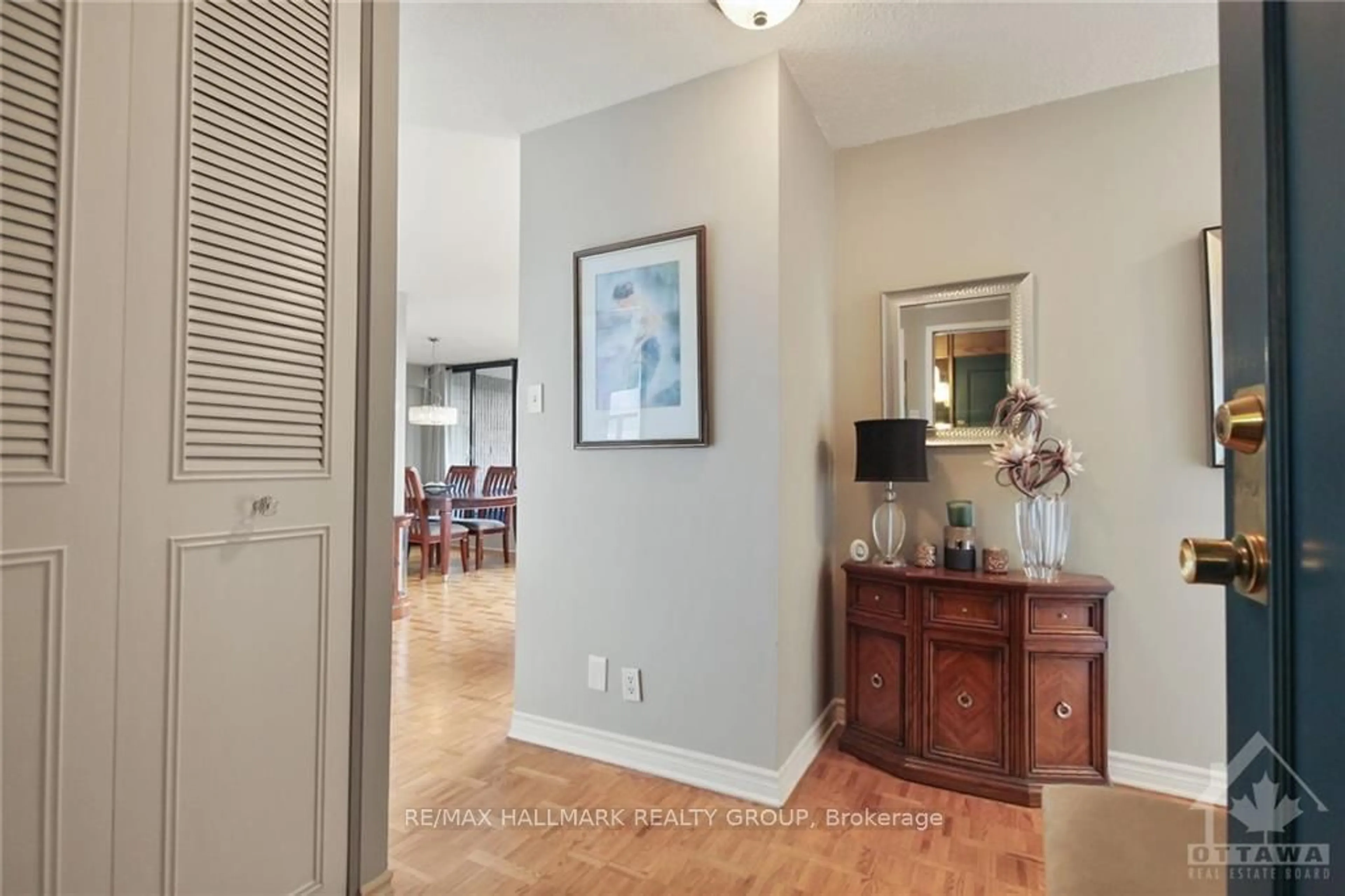 Indoor entryway, wood floors for 1285 CAHILL Dr #1401, Hunt Club - South Keys and Area Ontario K1V 9A7