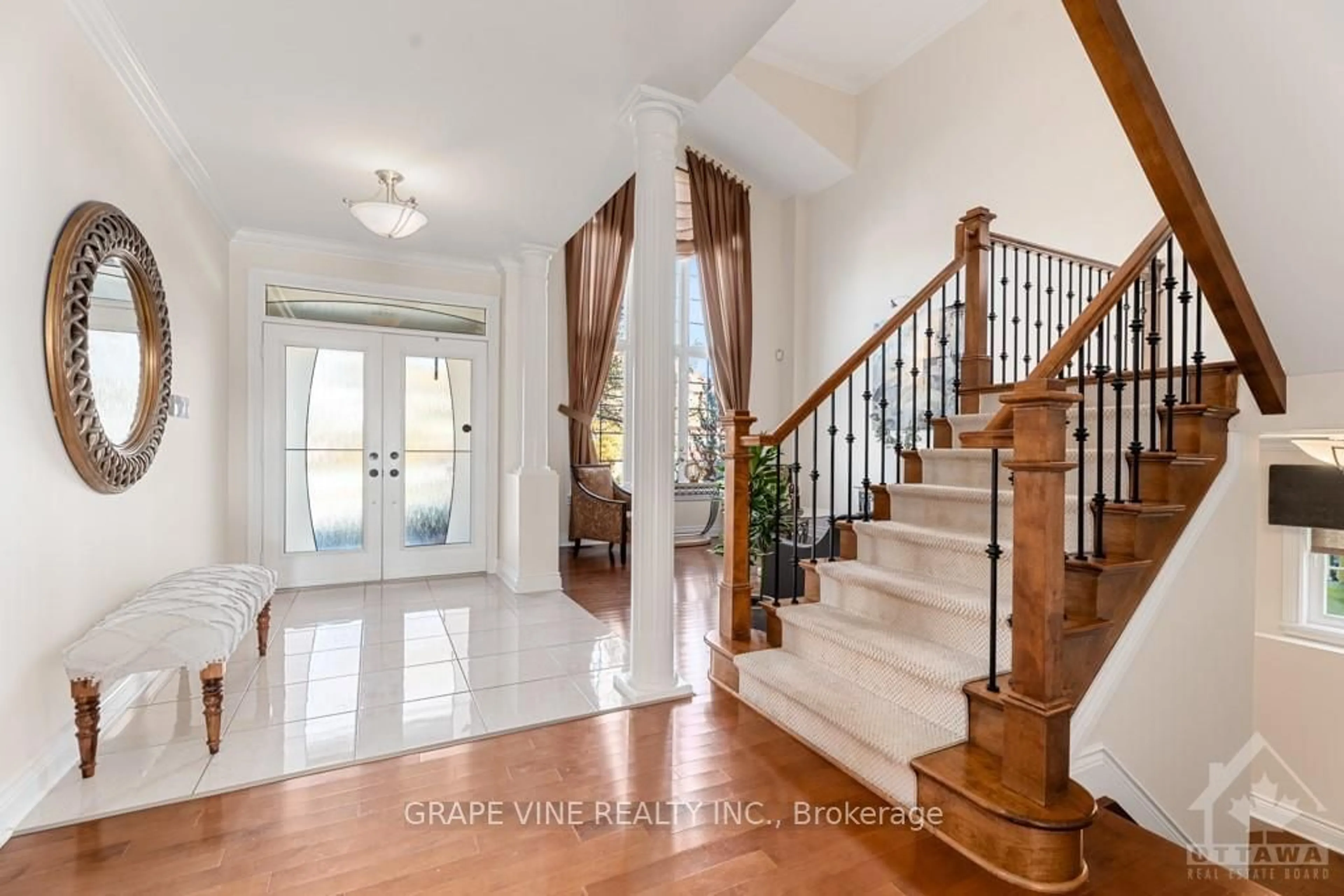 Indoor entryway, wood floors for 471 KEITH Cres, Orleans - Convent Glen and Area Ontario K1W 0A5