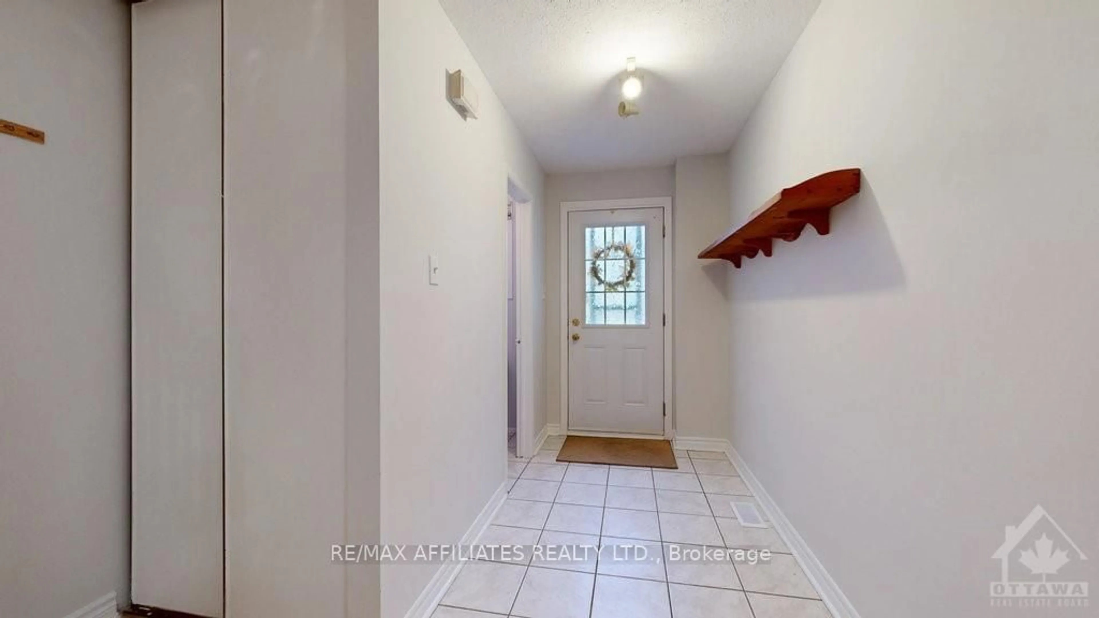 Indoor entryway, not visible floor for 231 ROMULUS, Overbook - Castleheights and Area Ontario K1K 3Y2