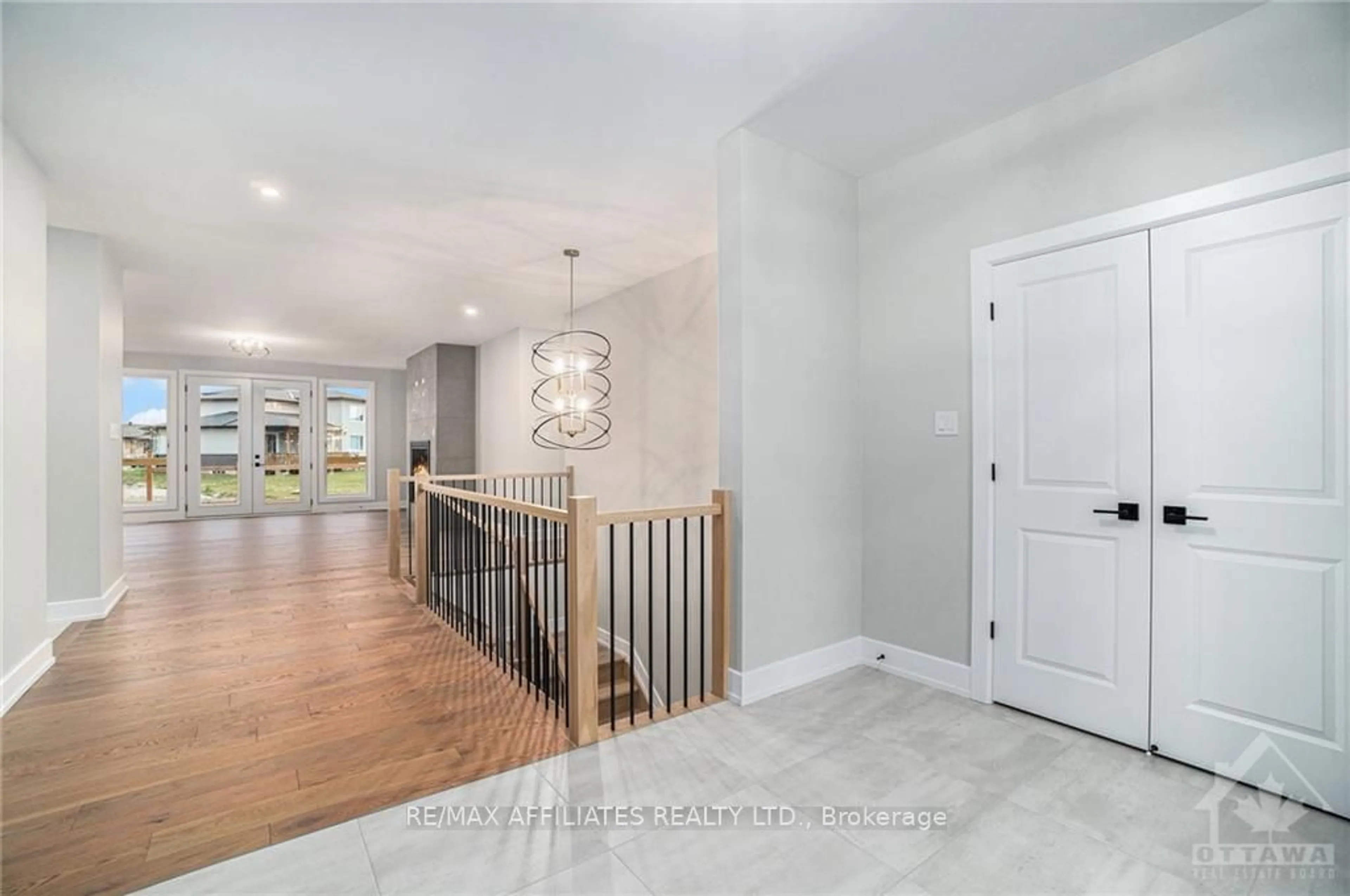 Indoor entryway, wood floors for 1353 DIAMOND St, Clarence-Rockland Ontario K4K 0M6