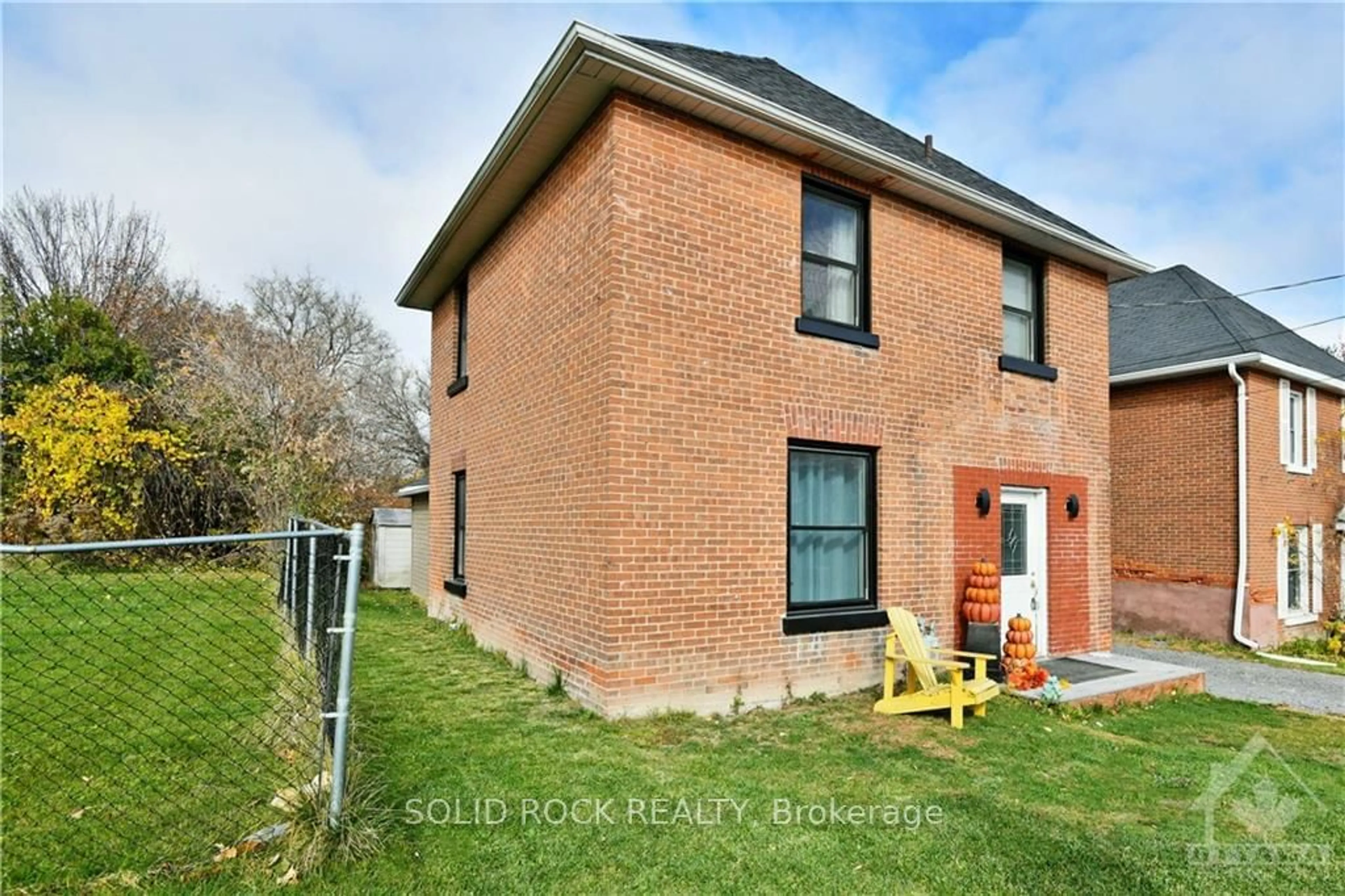 Home with brick exterior material for 115 DIVISION St, McNab/Braeside Ontario K2E 7Z4