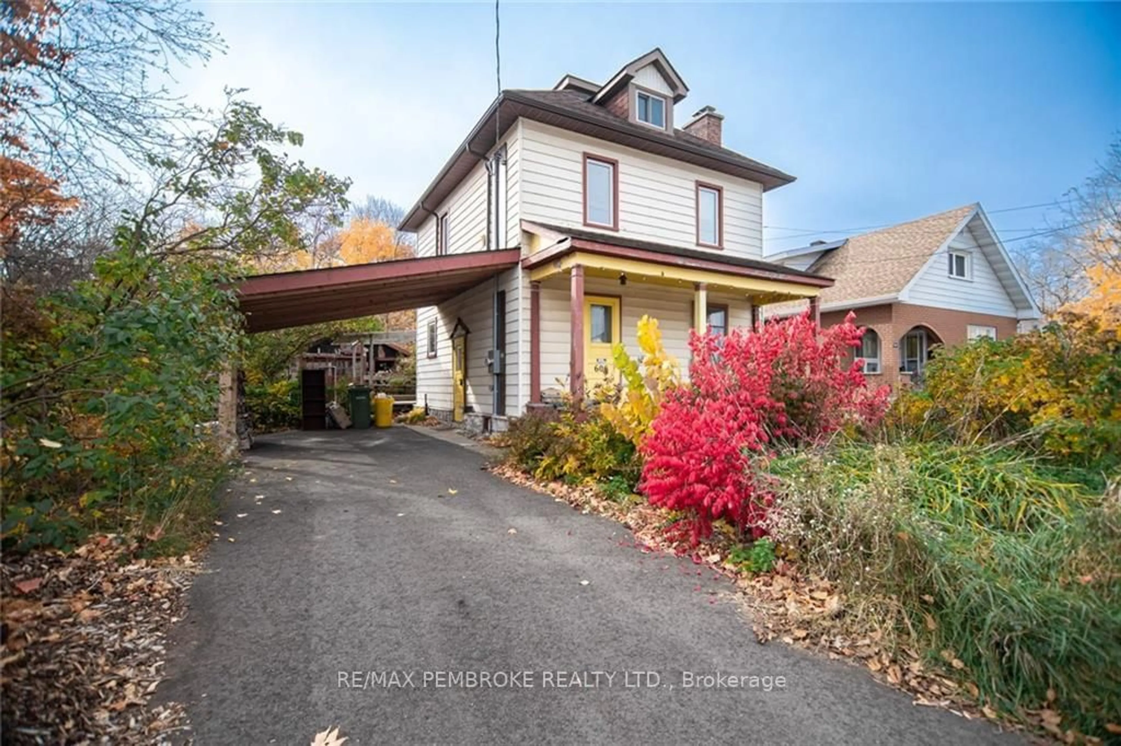 Frontside or backside of a home, cottage for 606 ISABELLA St, Pembroke Ontario K8A 5V3