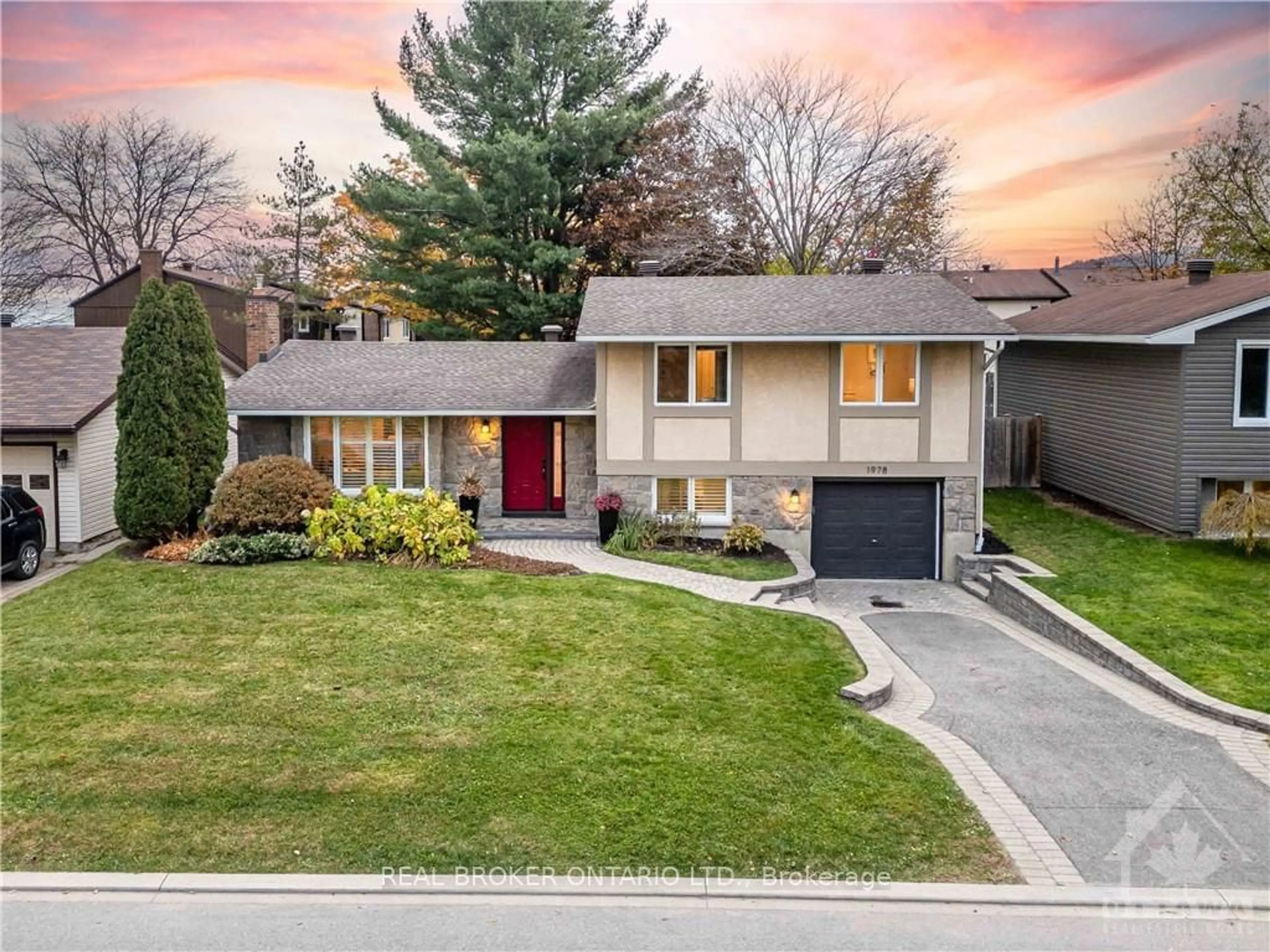 Frontside or backside of a home, cottage for 1978 MARQUIS Ave, Beacon Hill North - South and Area Ontario K1J 8J4