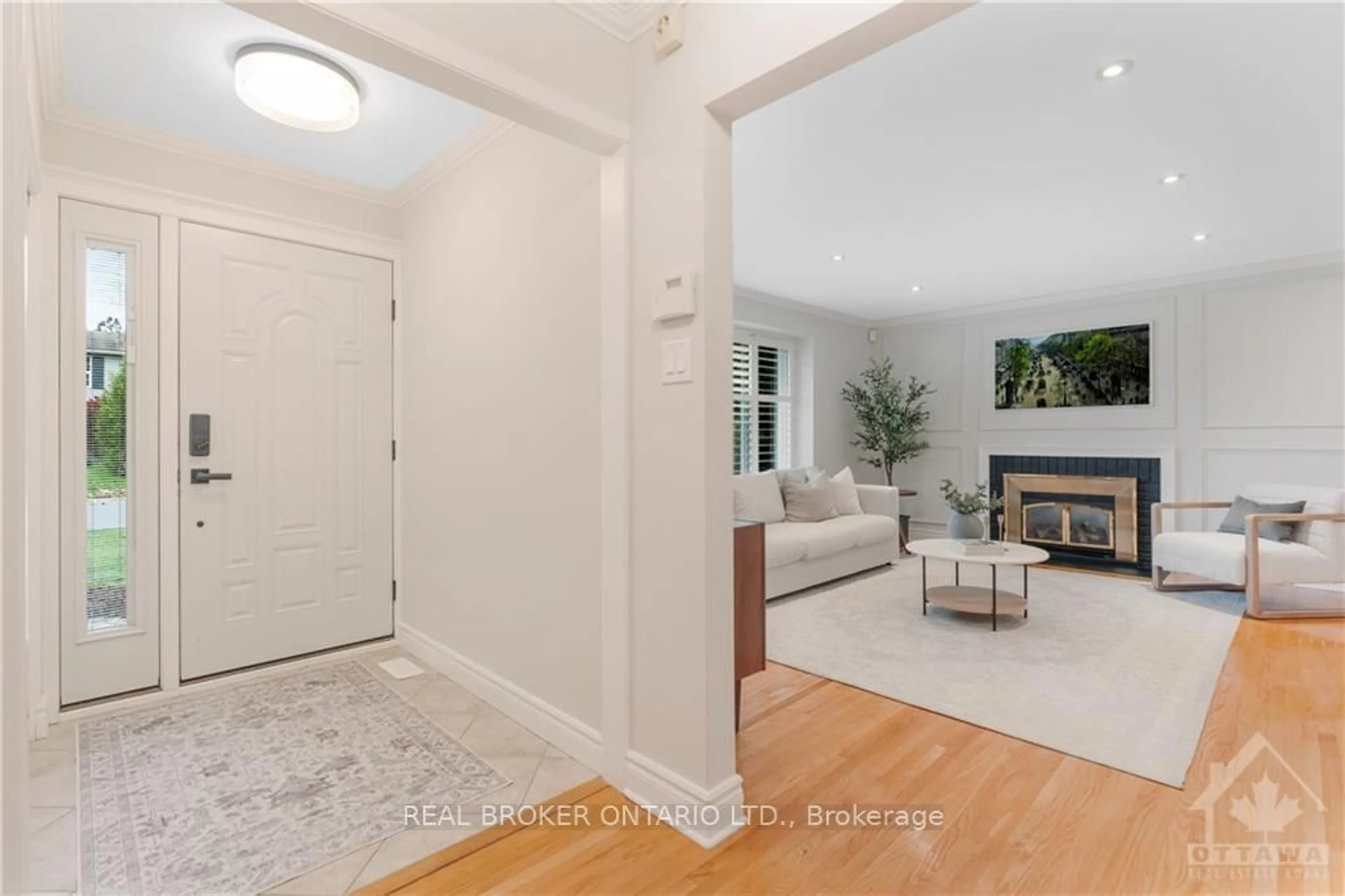 Indoor entryway, wood floors for 1978 MARQUIS Ave, Beacon Hill North - South and Area Ontario K1J 8J4