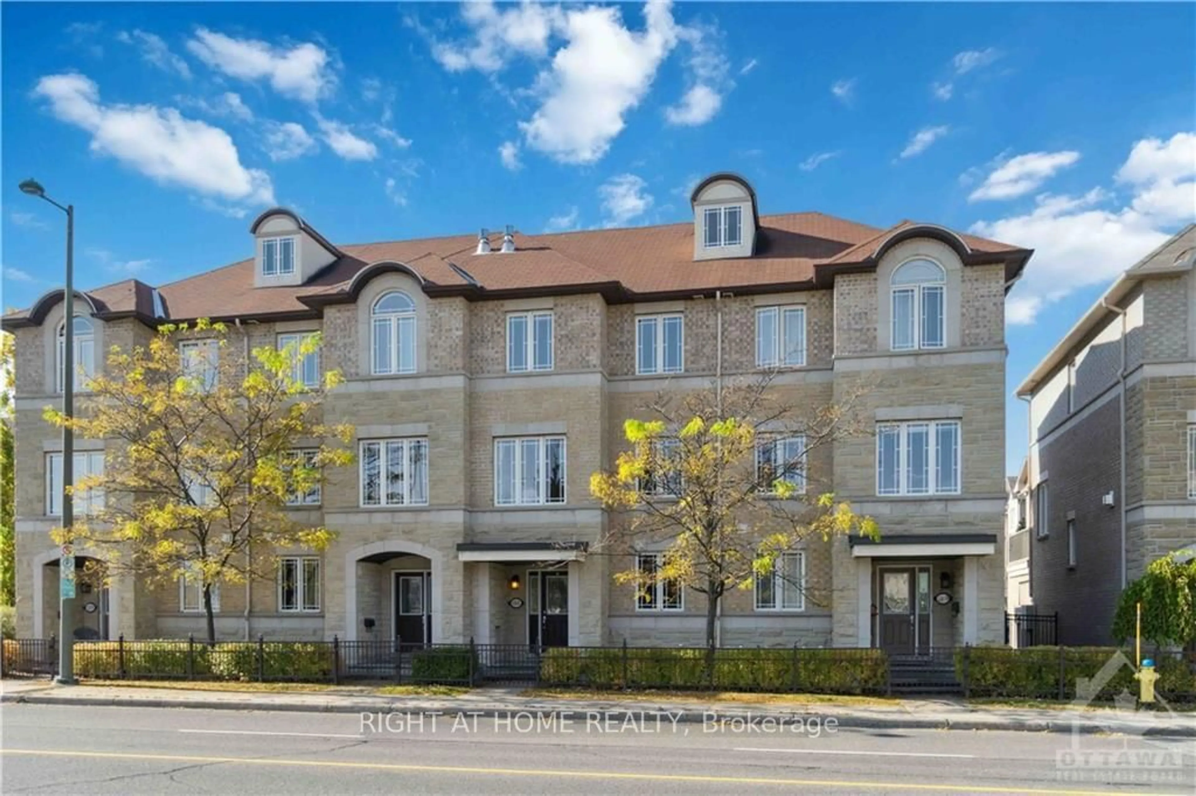 A pic from exterior of the house or condo, the front or back of building for 120C CENTREPOINTE Dr, South of Baseline to Knoxdale Ontario K2G 6B1