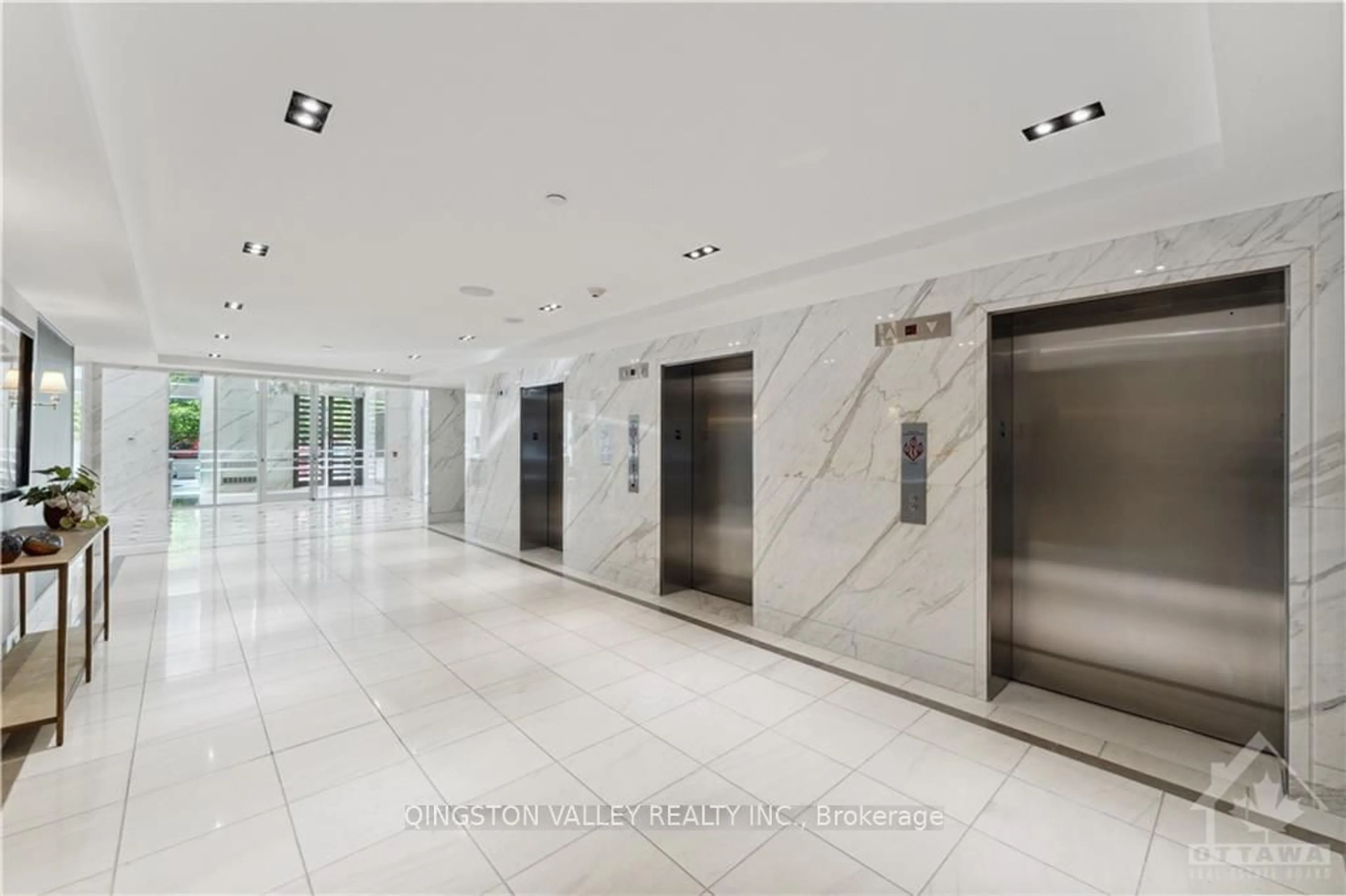 Indoor foyer, unknown floor for 111 CHAMPAGNE Ave #1411, Dows Lake - Civic Hospital and Area Ontario K1S 5V3