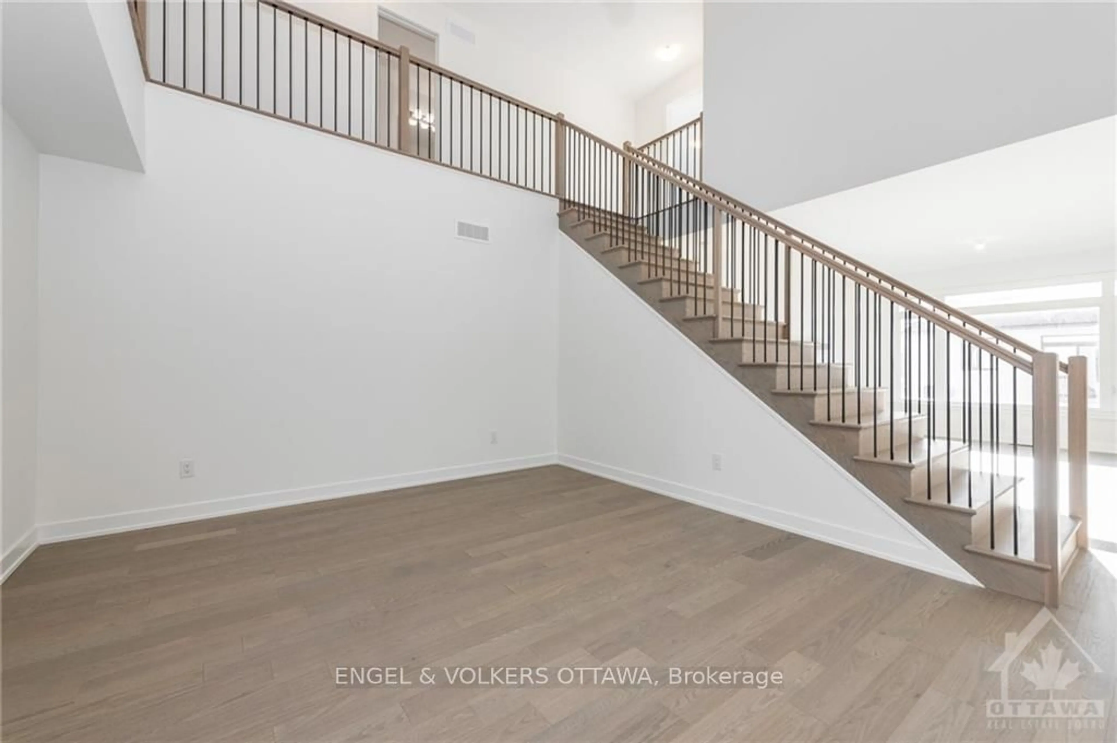 Stairs for 423 SHUTTLEWORTH Dr, Leitrim Ontario K1T 3W7