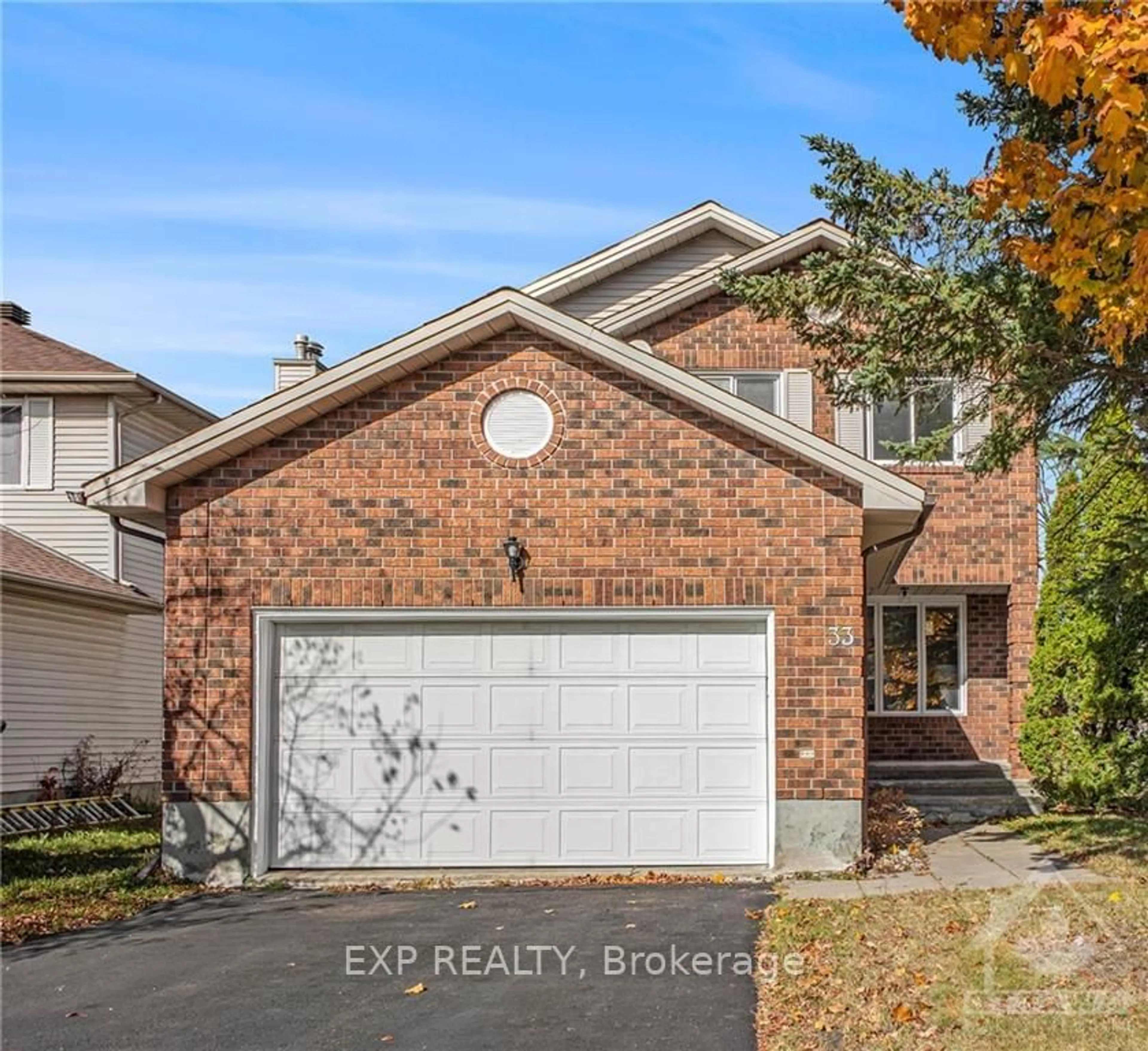 Frontside or backside of a home, the street view for 33 BRIDLE PARK Dr, Kanata Ontario K2M 2E2