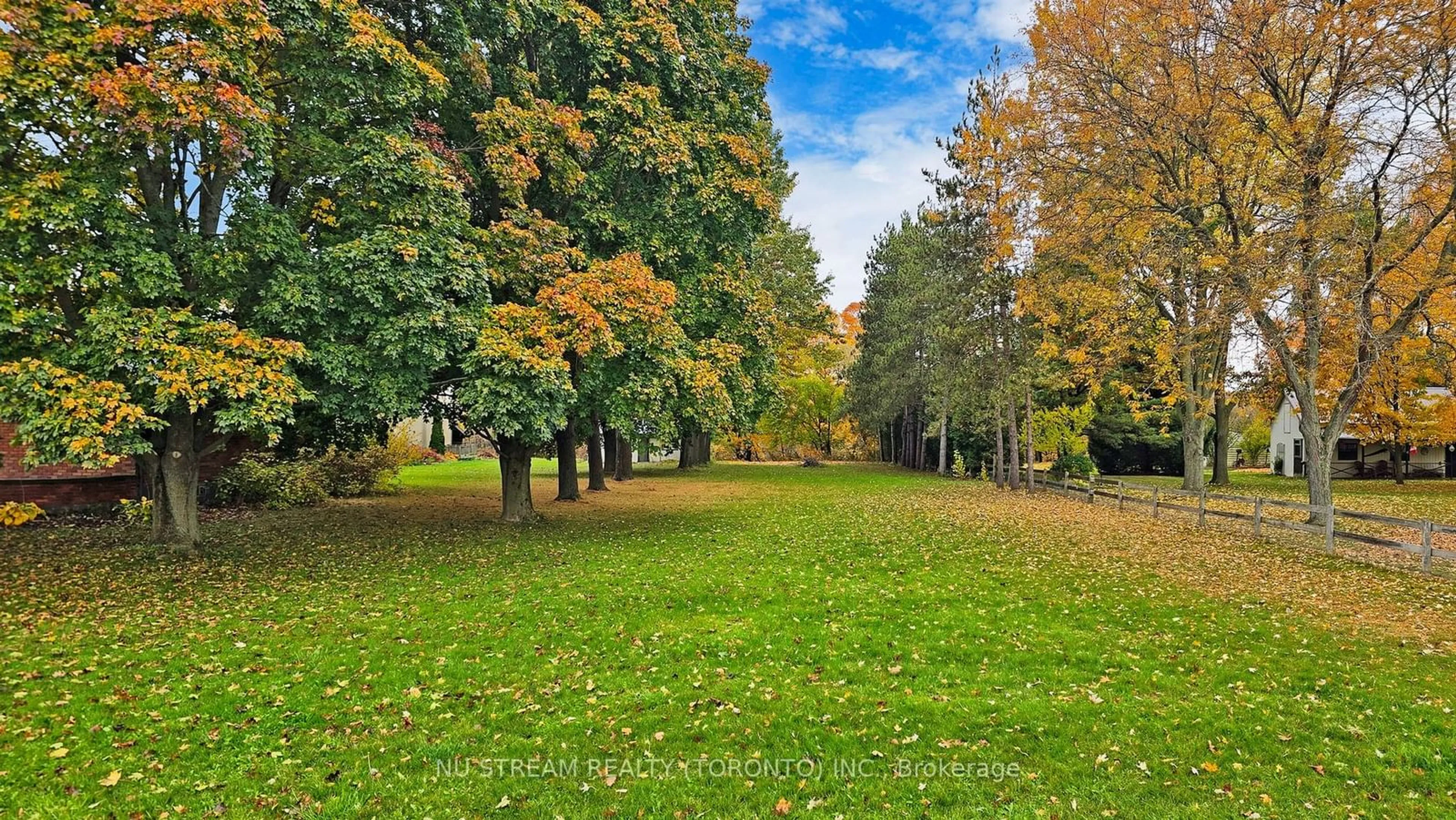 Patio, the street view for 11031 BELMONT Rd, Central Elgin Ontario N5P 3T3