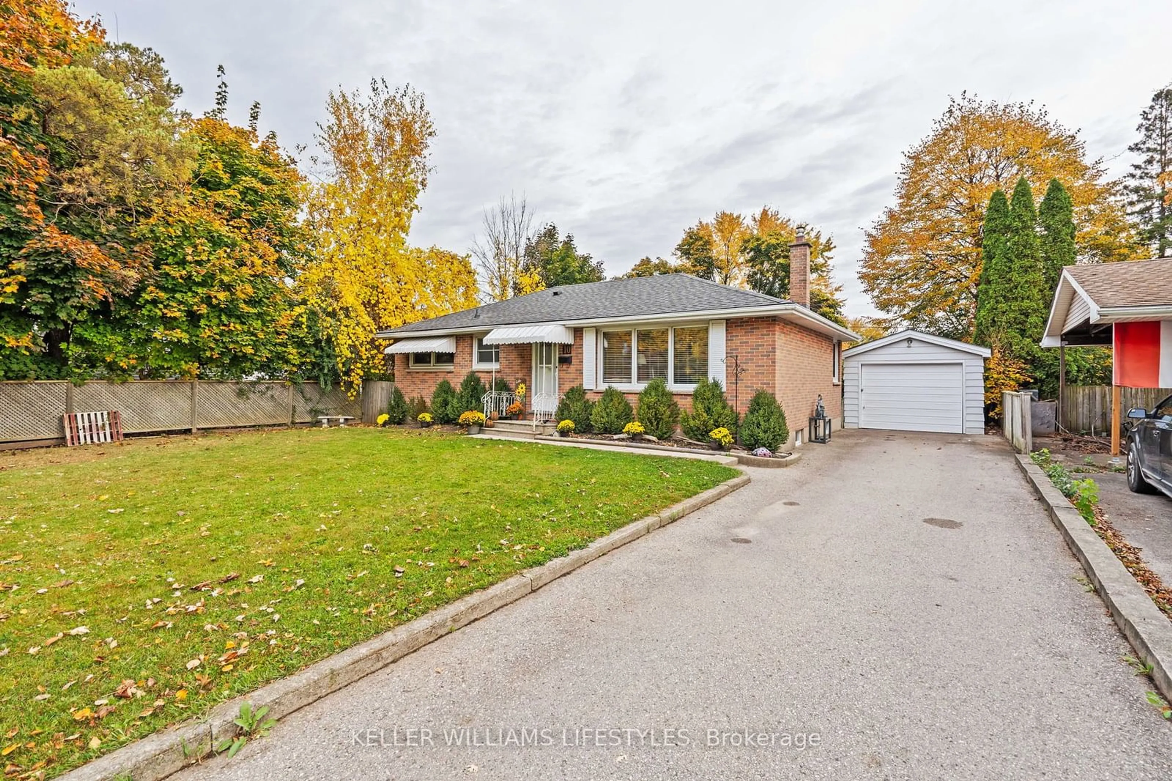 Home with brick exterior material for 10 Tewksbury Cres, London Ontario N5V 2M8