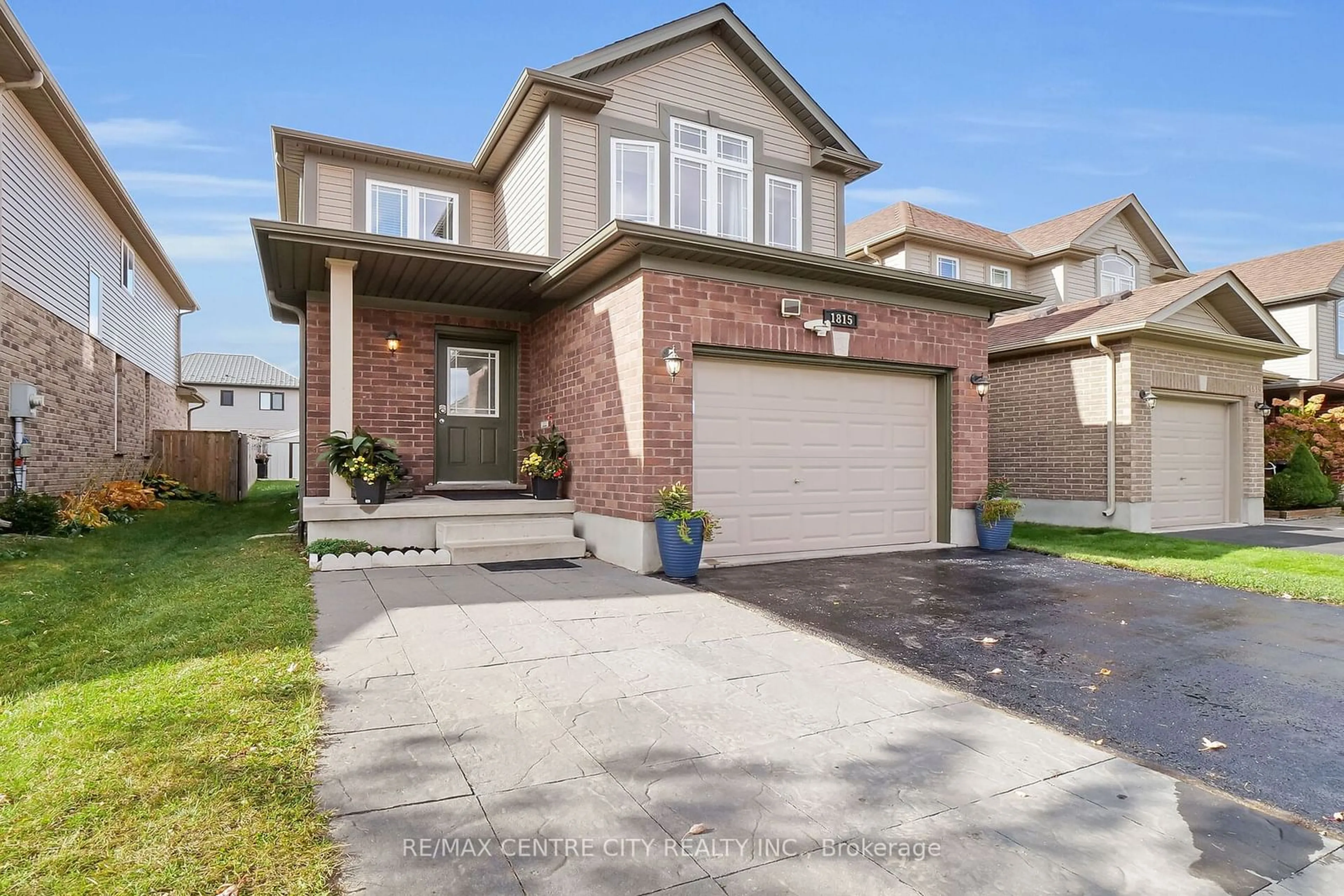 Frontside or backside of a home, the street view for 1815 Reilly Walk, London Ontario N5X 0C8