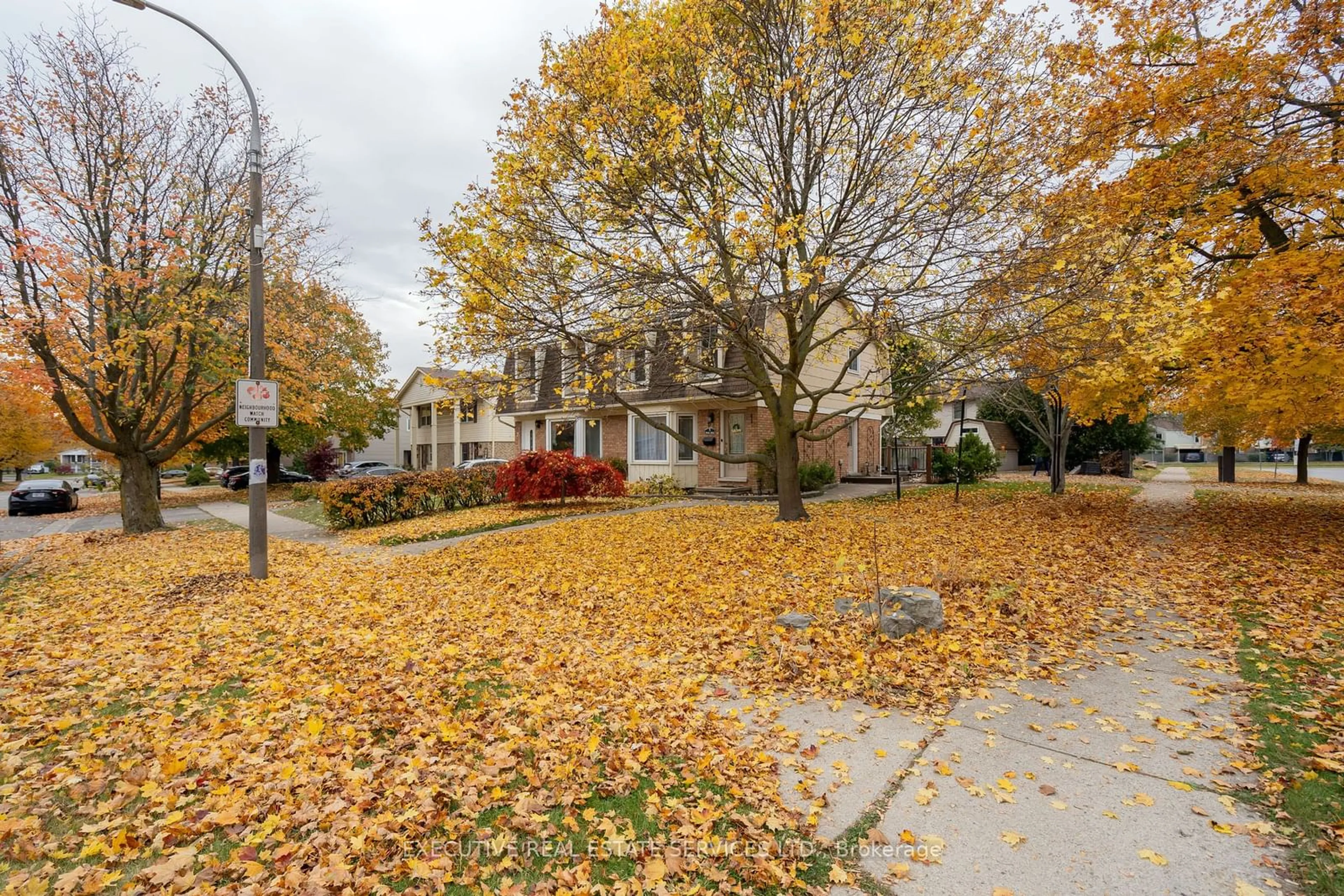 A pic from exterior of the house or condo, the street view for 5 Manor Dr, Kitchener Ontario N2A 2T9